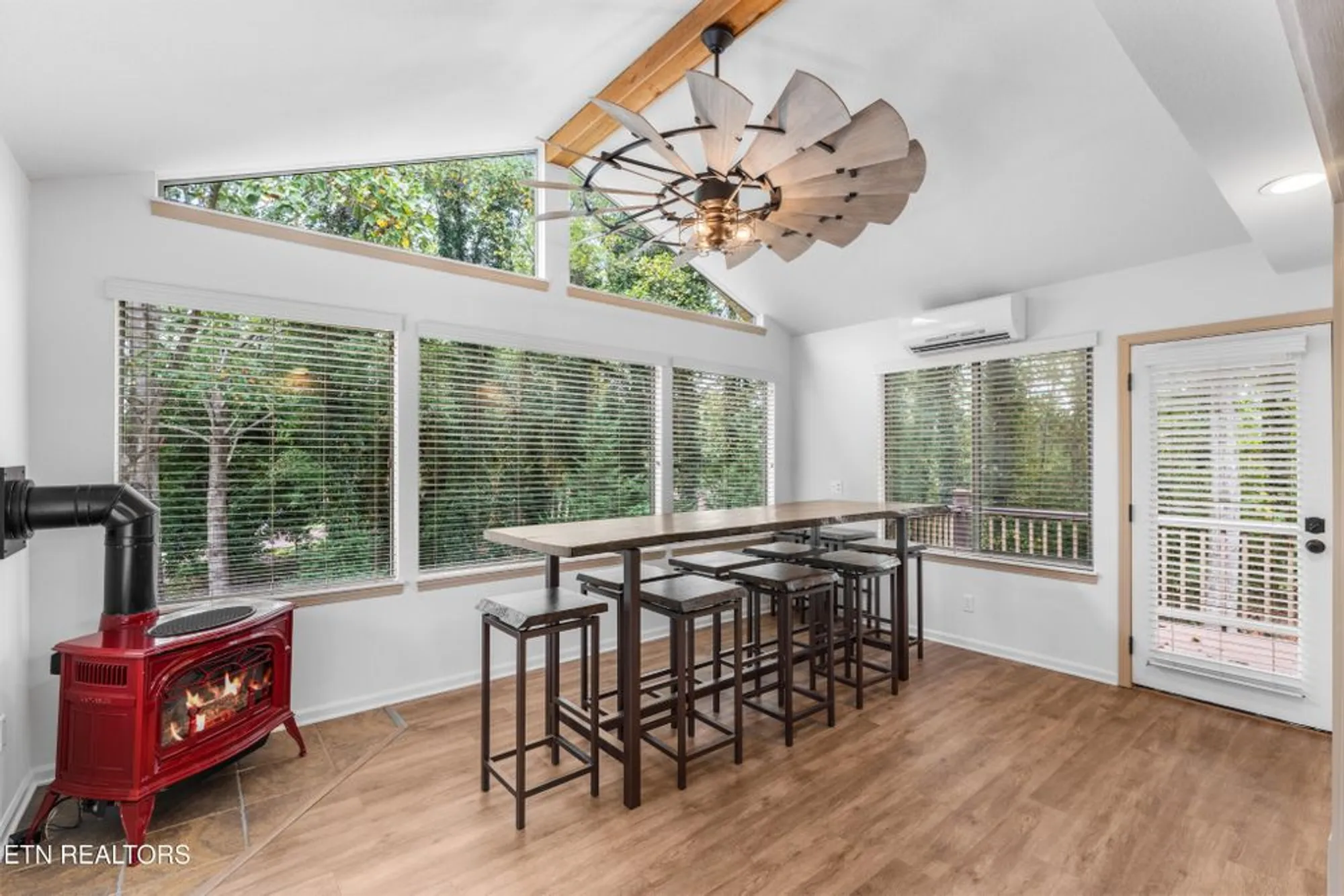 Property Slideshow image 17 of 60 | 407 tecumseh pt, Loudon, TN, 37774