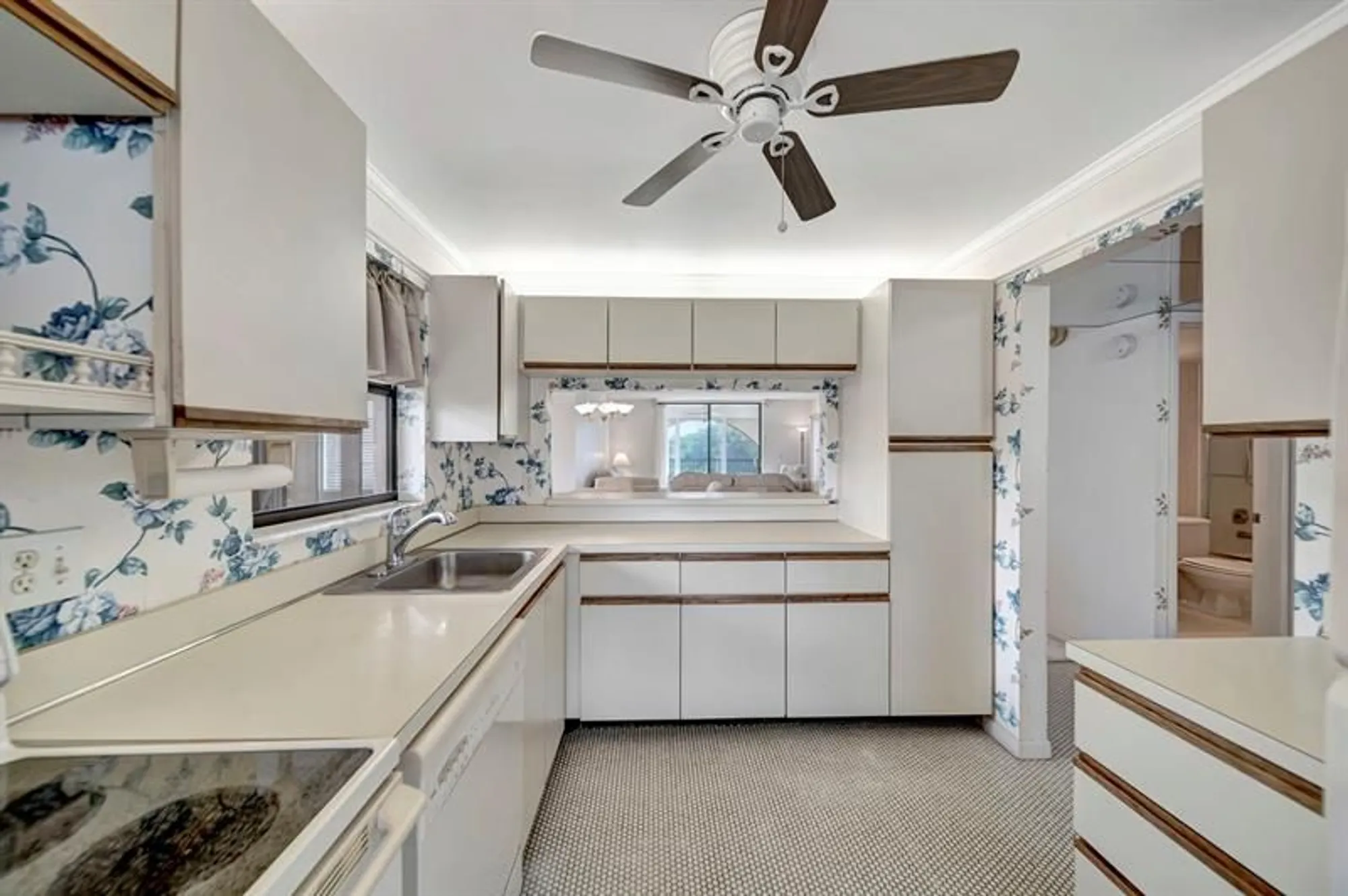 Property Slideshow image 13 of 61 | 3521 environ blvd b501, Lauderhill, FL, 33319