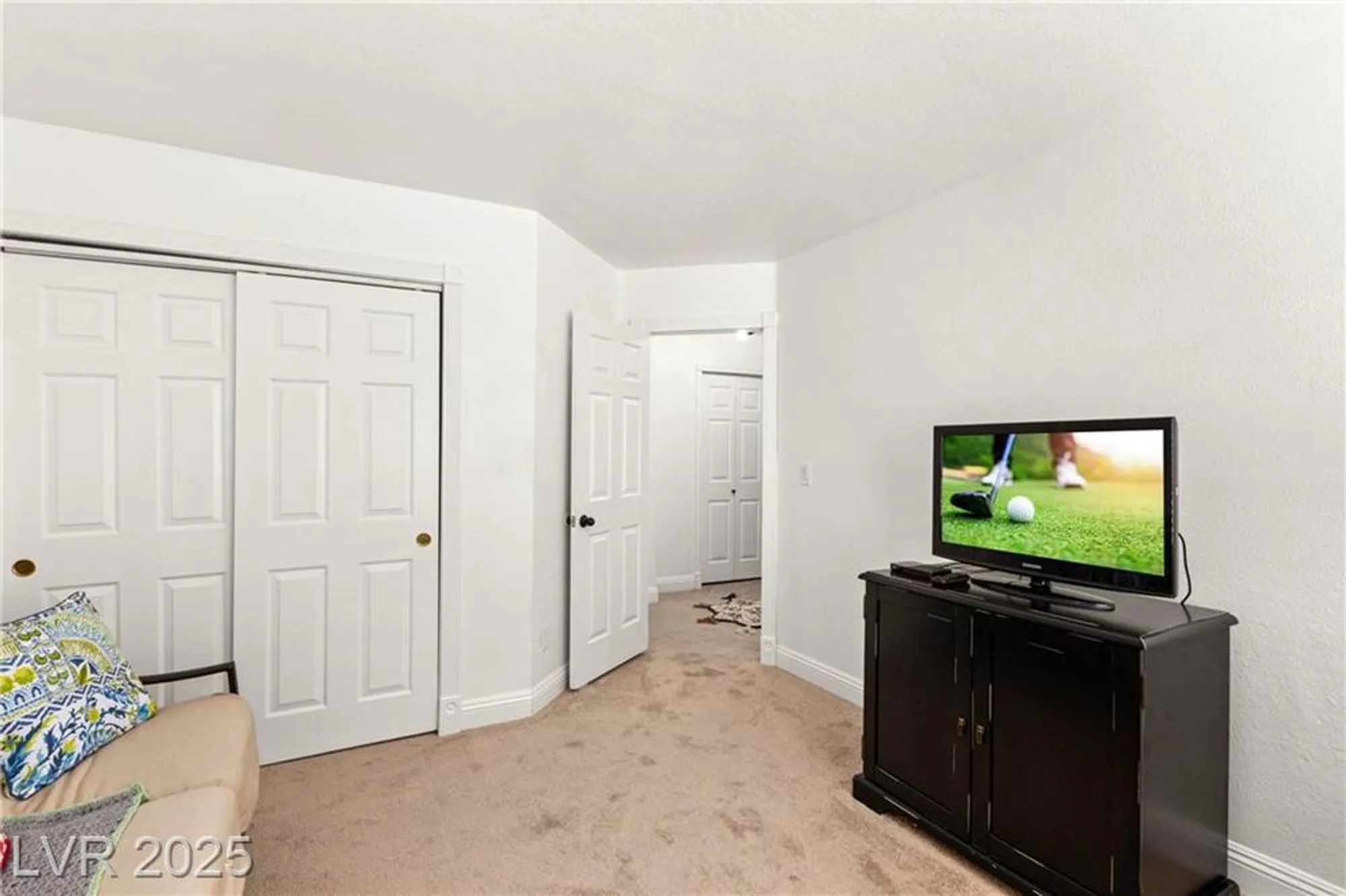 Property Slideshow image 31 of 47 | 5553 singing hills dr, Las Vegas, NV, 89130