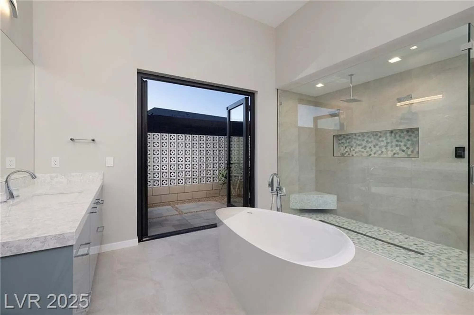 Property Slideshow image 32 of 65 | 37 reflection shores ln, Henderson, NV, 89011