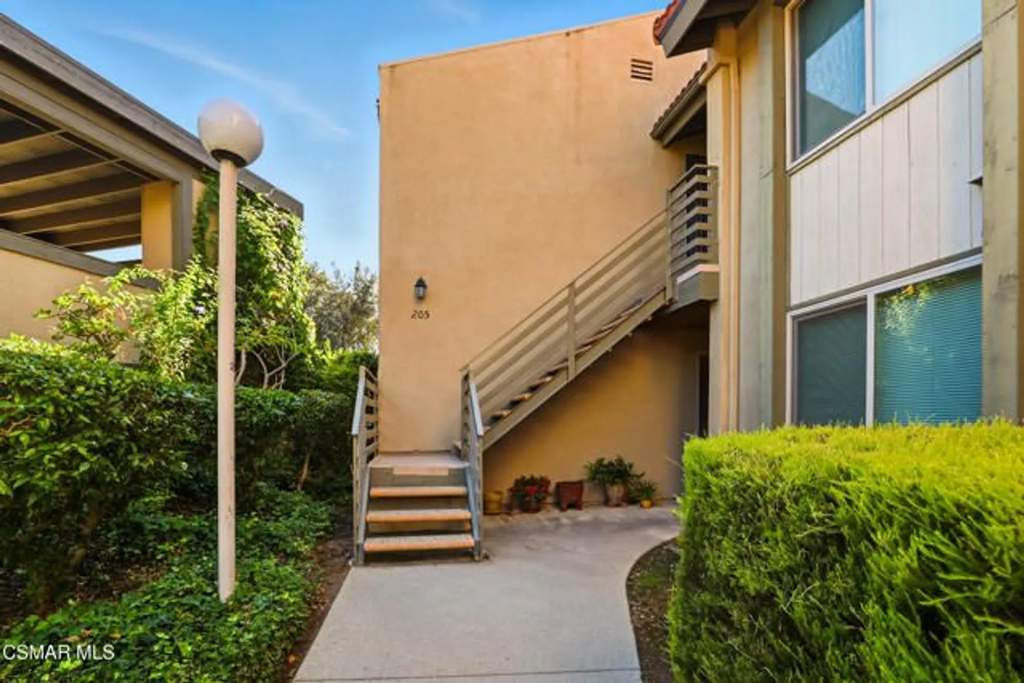 Property Slideshow image 2 of 30 | 245 oakleaf dr apt 205, Thousand Oaks, CA, 91360