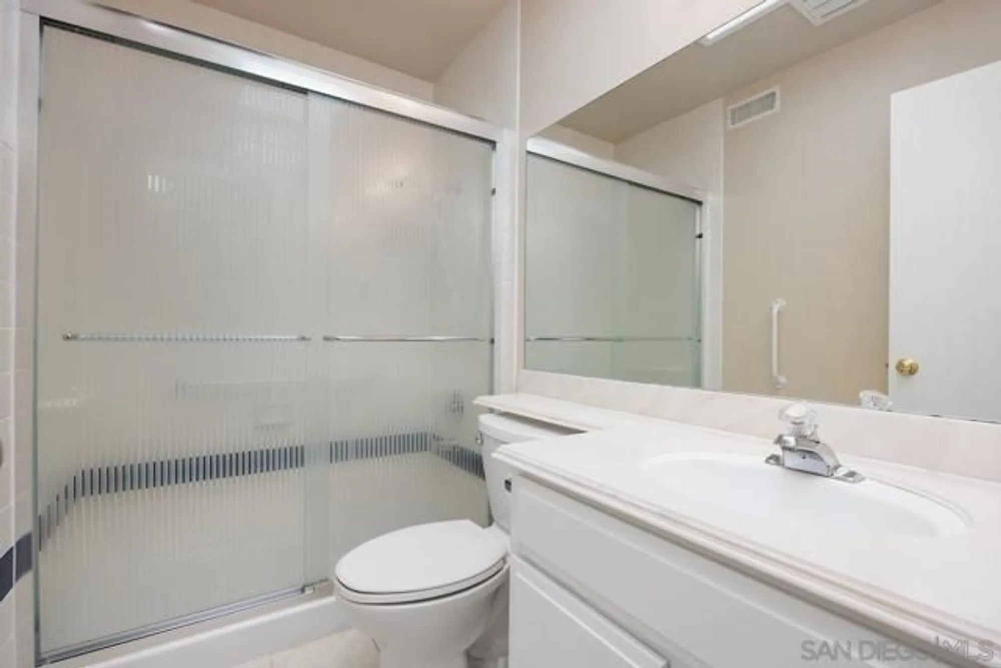 Property Slideshow image 14 of 29 | 17604 camino ancho, San Diego, CA, 92128