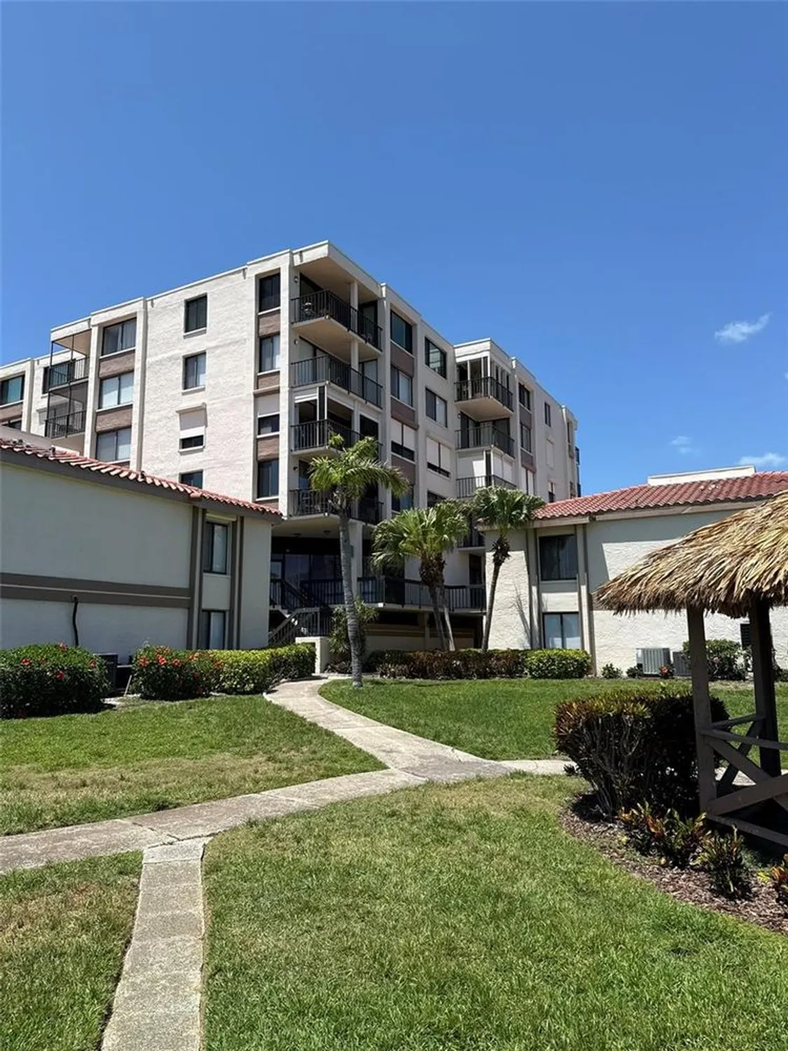 Property Slideshow image 4 of 32 | 6218 palma del mar blvd s apt 303, St Petersburg, FL, 33715