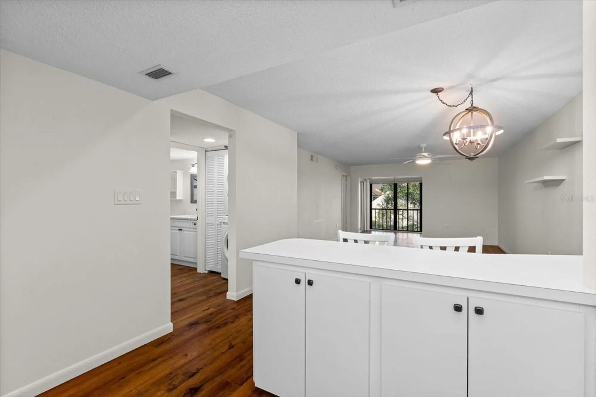 Property Slideshow image 15 of 33 | 2522 clubhouse dr unit 204, Sarasota, FL, 34232