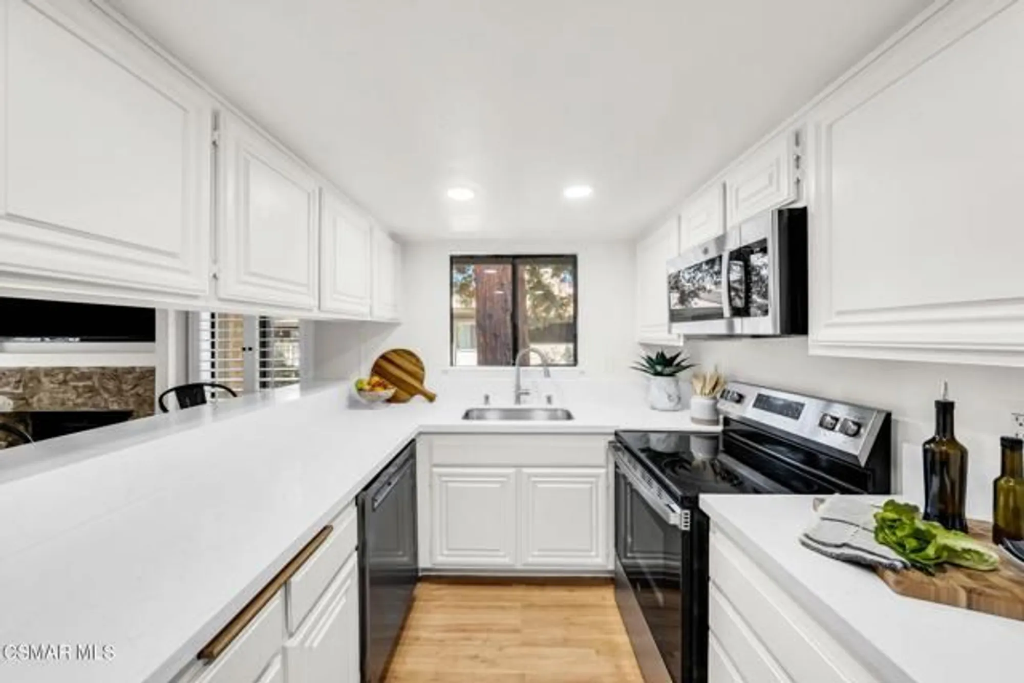 Property Slideshow image 15 of 54 | 769 birchpark cir 203, Thousand Oaks, CA, 91360