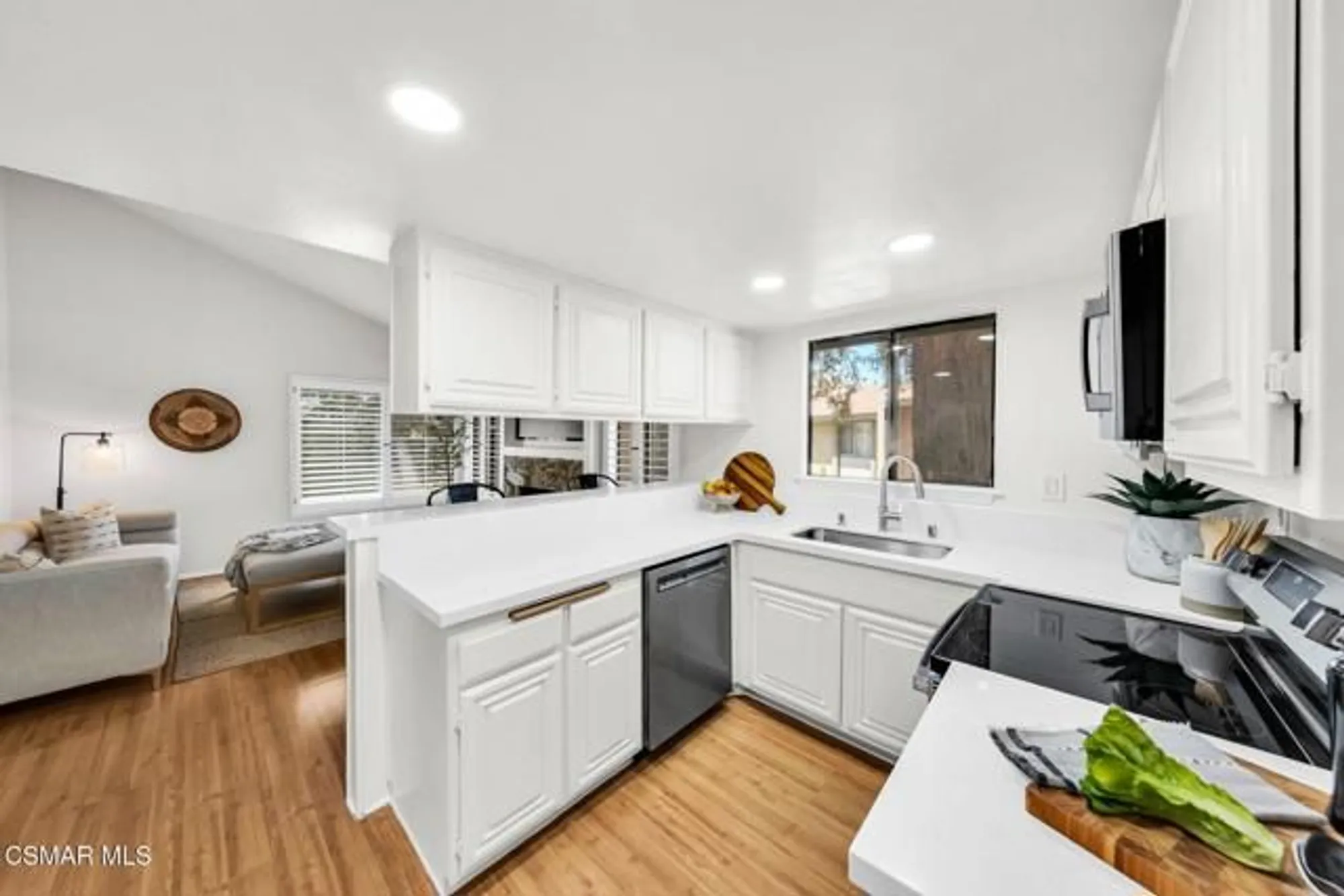 Property Slideshow image 18 of 54 | 769 birchpark cir 203, Thousand Oaks, CA, 91360