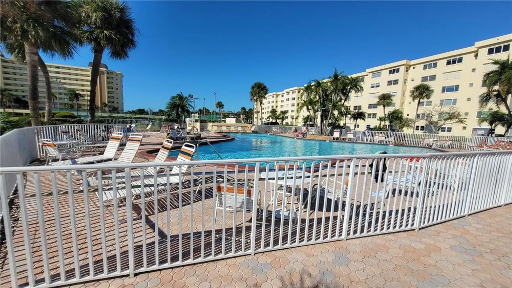 Property Slideshow image 15 of 32 | 4650 cove cir apt 111, St Petersburg, FL, 33708