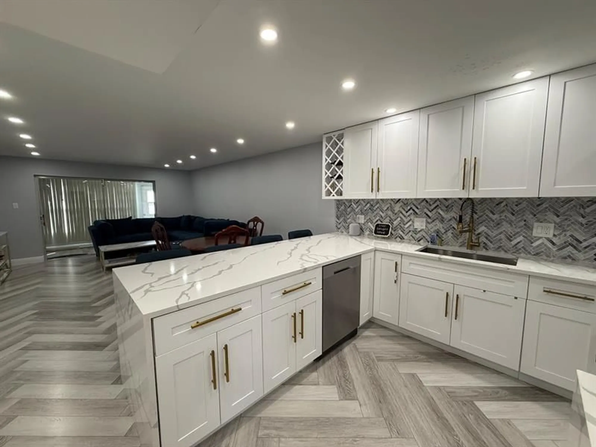 Property Slideshow image 3 of 30 | 7300 nw 5th pl apt 103, Margate, FL, 33063