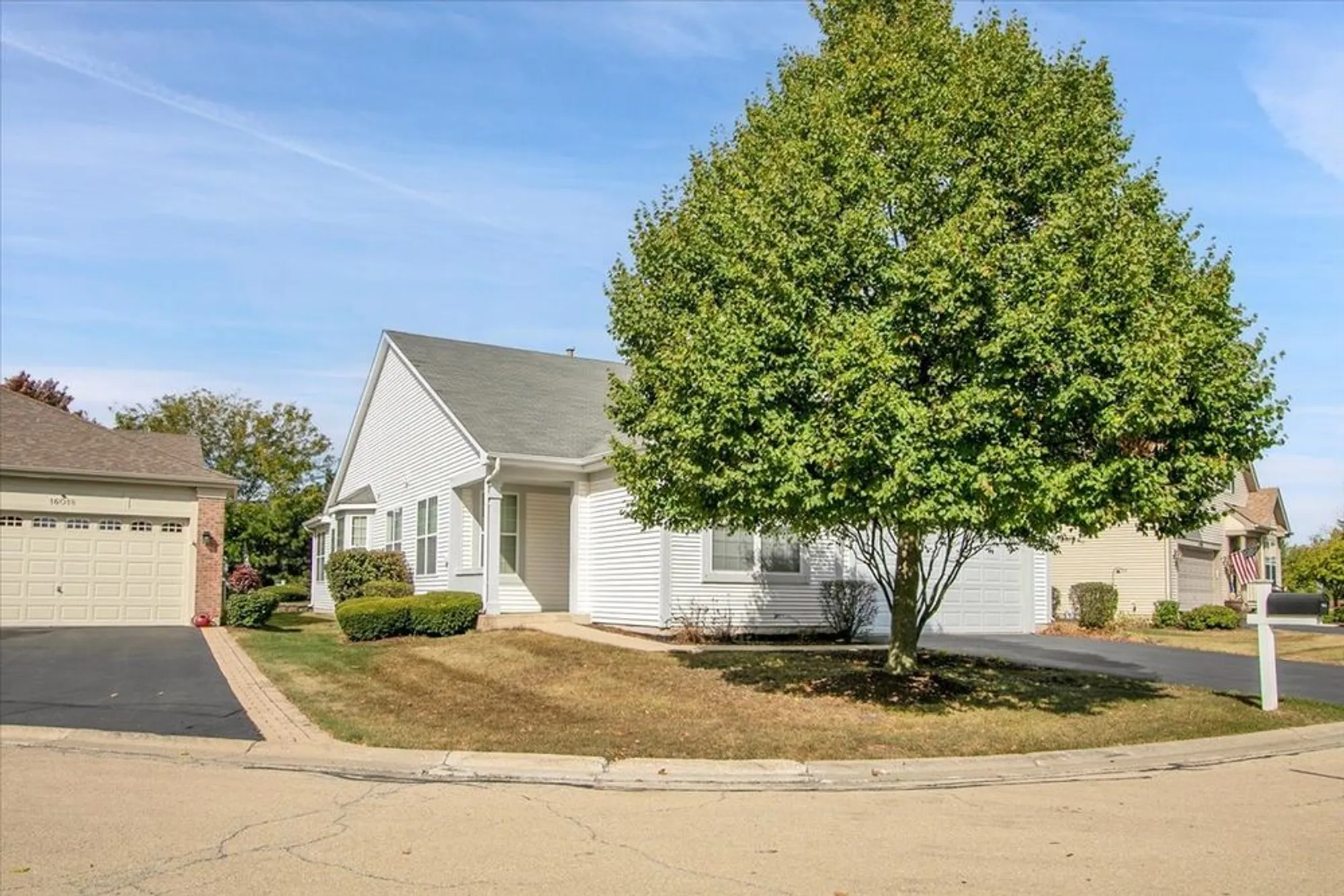 Property Slideshow image 2 of 28 | 16012 carillon lakes ct, Crest Hill, IL, 60403