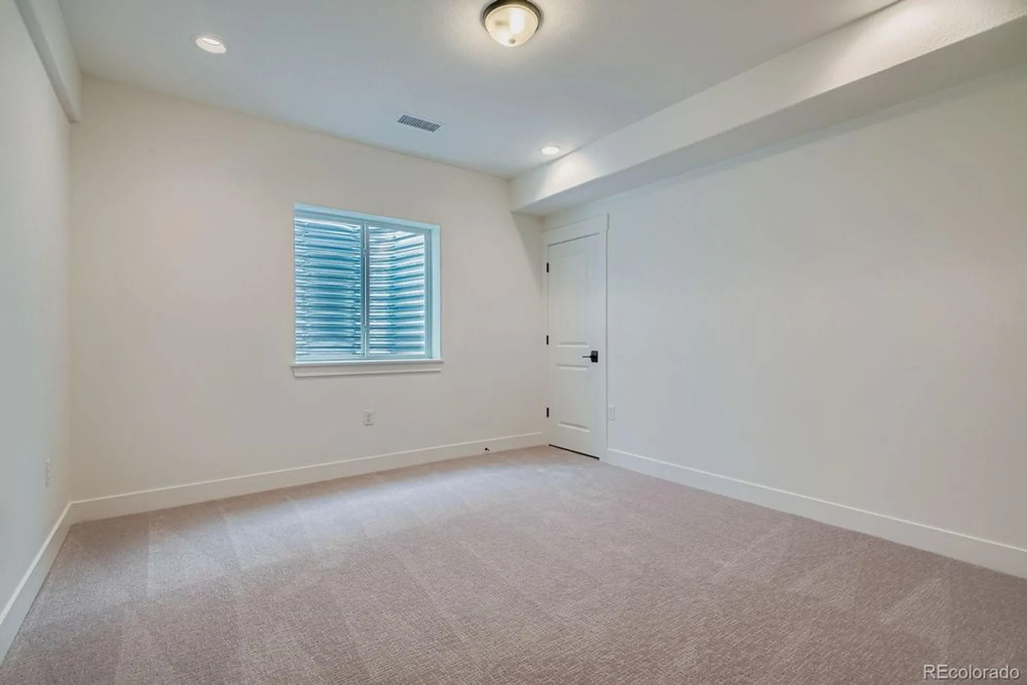 Property Slideshow image 24 of 28 | 8925 s riviera way, Aurora, CO, 80016