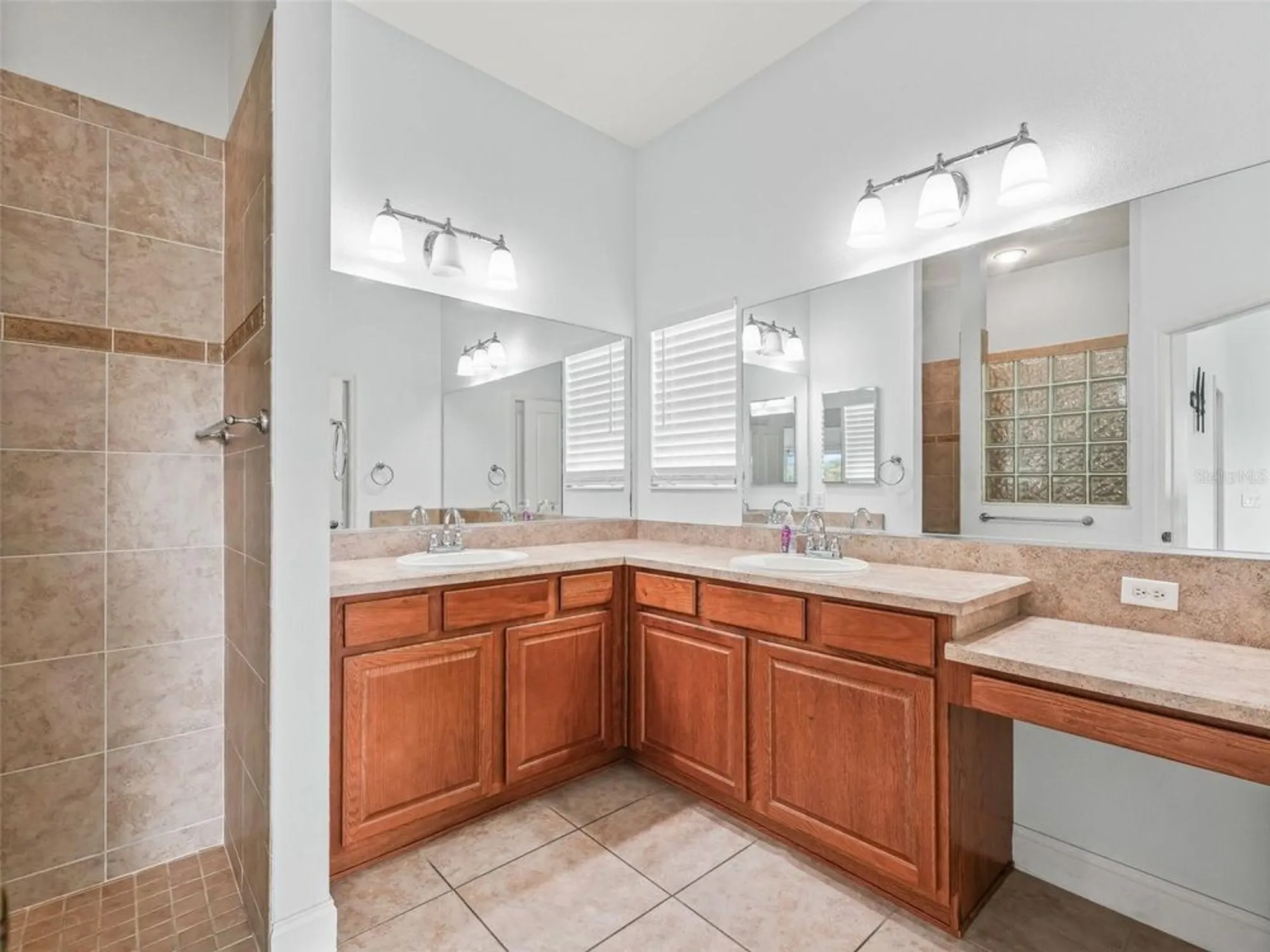 Property Slideshow image 21 of 41 | 12185 ne 51st cir, Oxford, FL, 34484