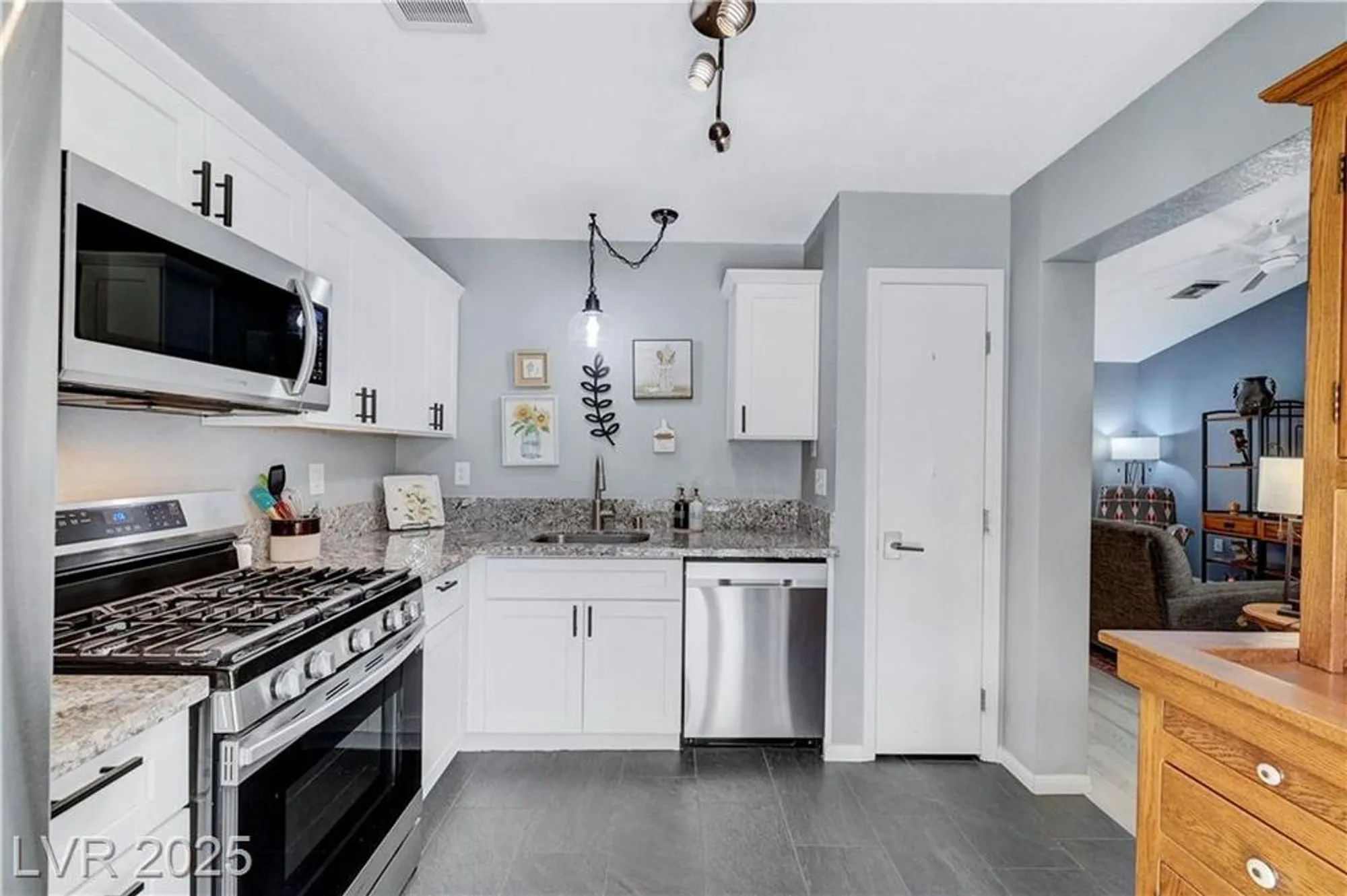 Property Slideshow image 12 of 55 | 2456 desert butte dr, Las Vegas, NV, 89134