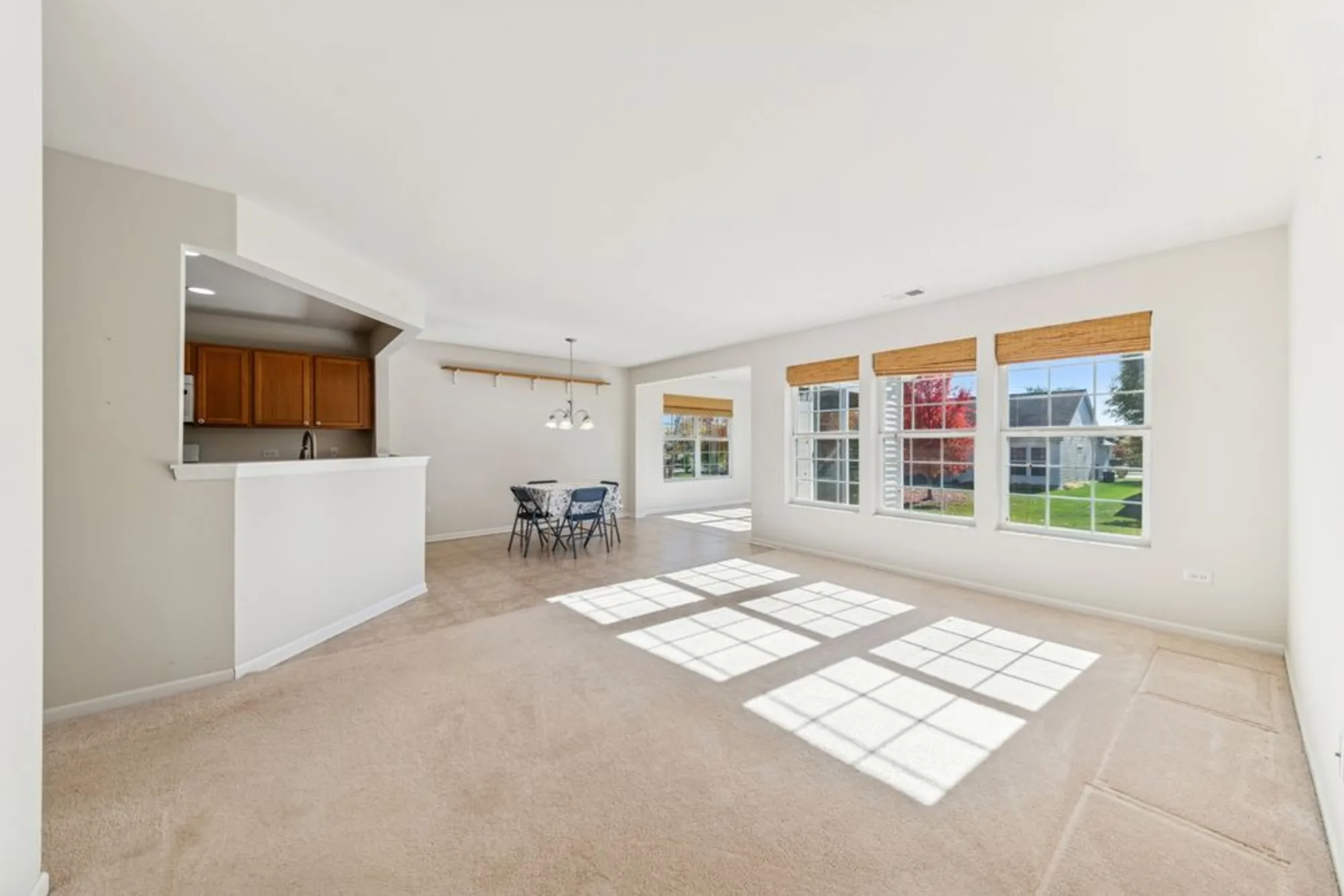 Property Slideshow image 11 of 28 | 2920 stoney creek dr, Elgin, IL, 60124