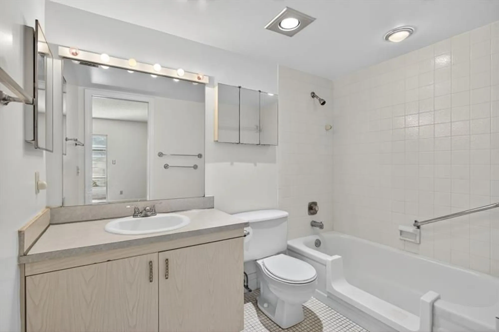 Property Slideshow image 17 of 60 | 2401 antigua cir e3, Coconut Creek, FL, 33066