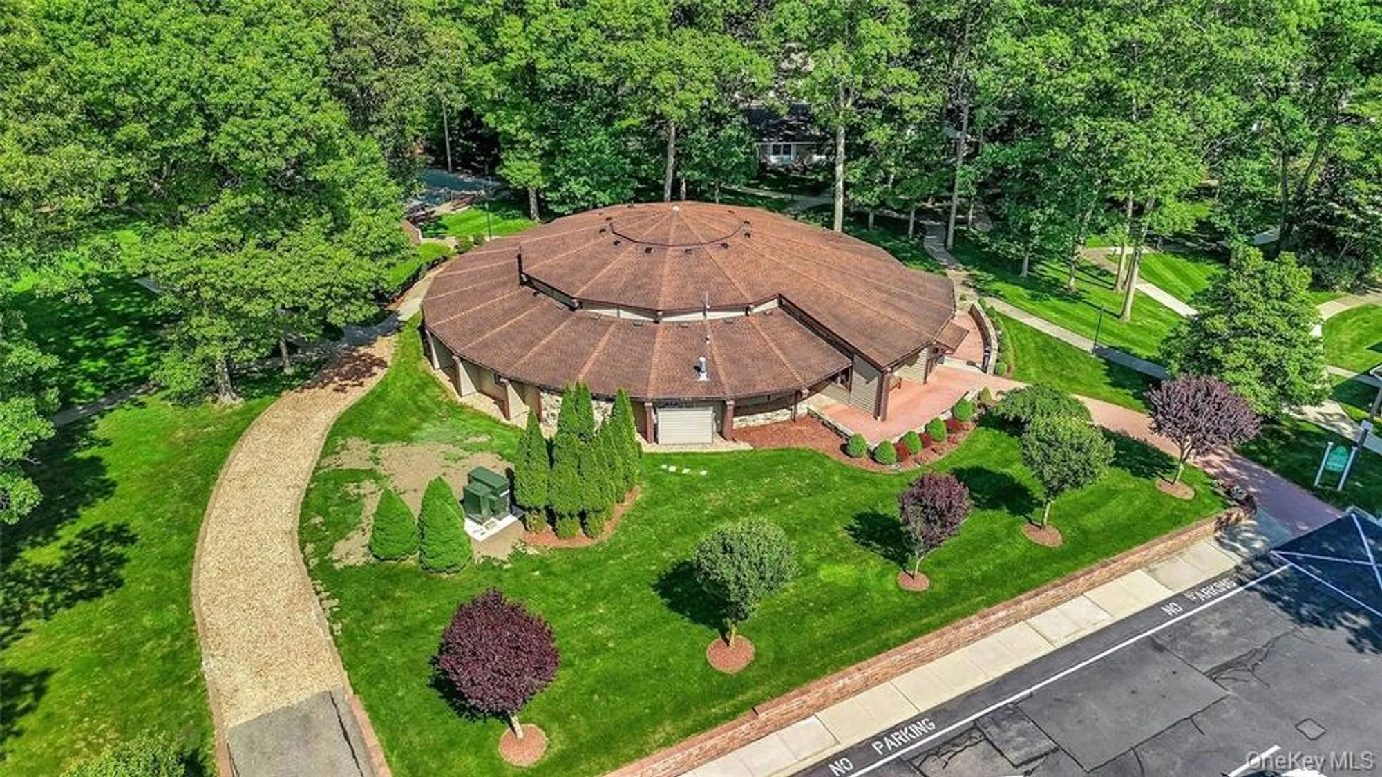 Property Slideshow image 25 of 34 | 474 darwen dr b, Ridge, NY, 11961