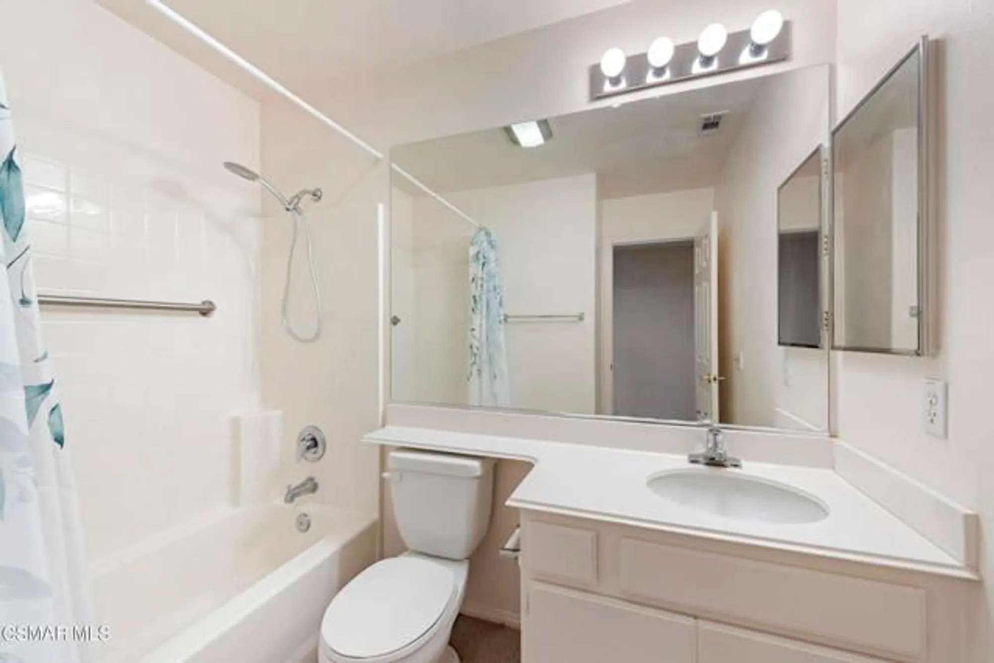 Property Slideshow image 20 of 38 | 2059 tulip ave, Simi Valley, CA, 93063