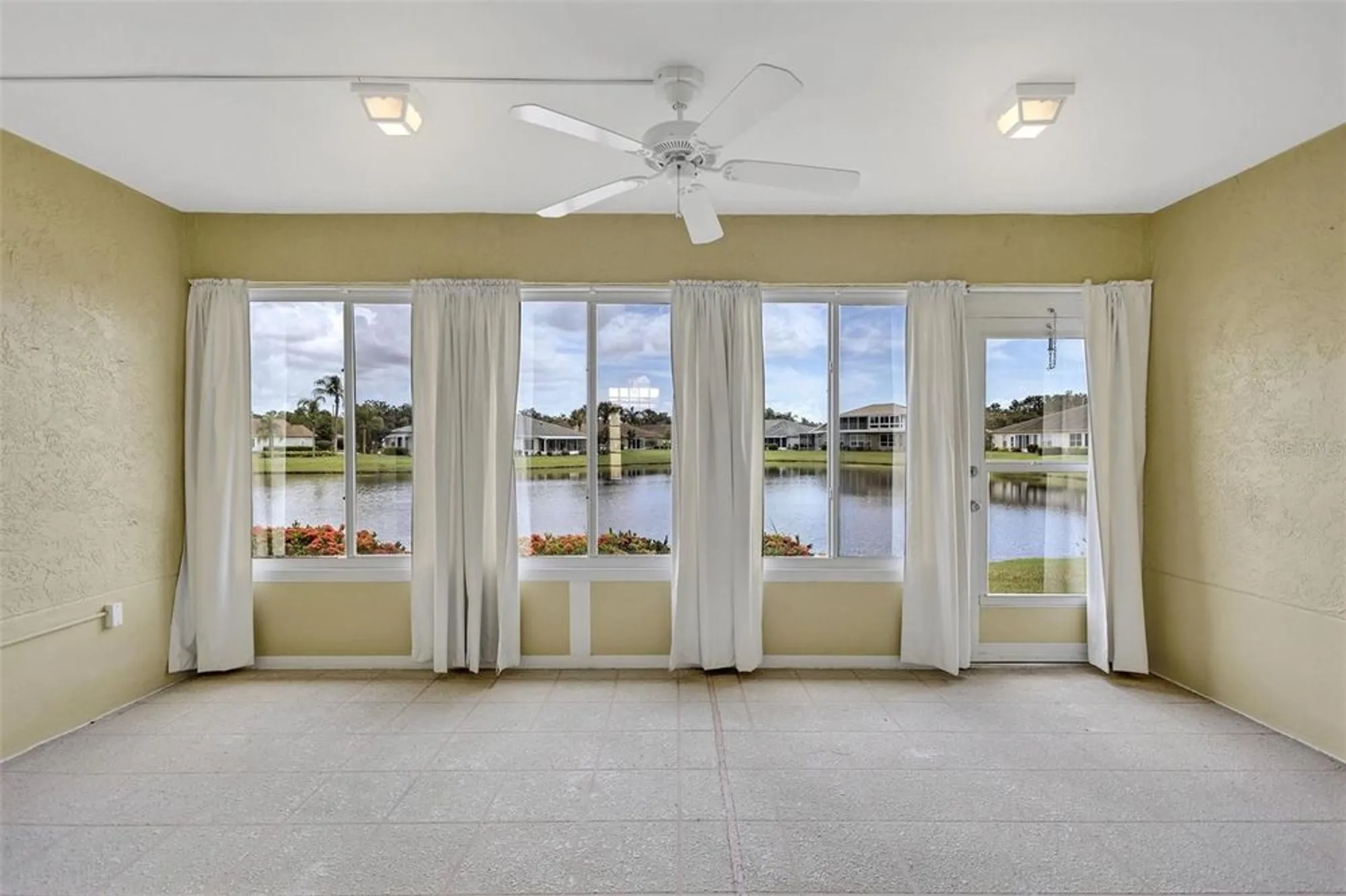 Property Slideshow image 35 of 48 | 811 staffordshire ln 32, Sun City Center, FL, 33573