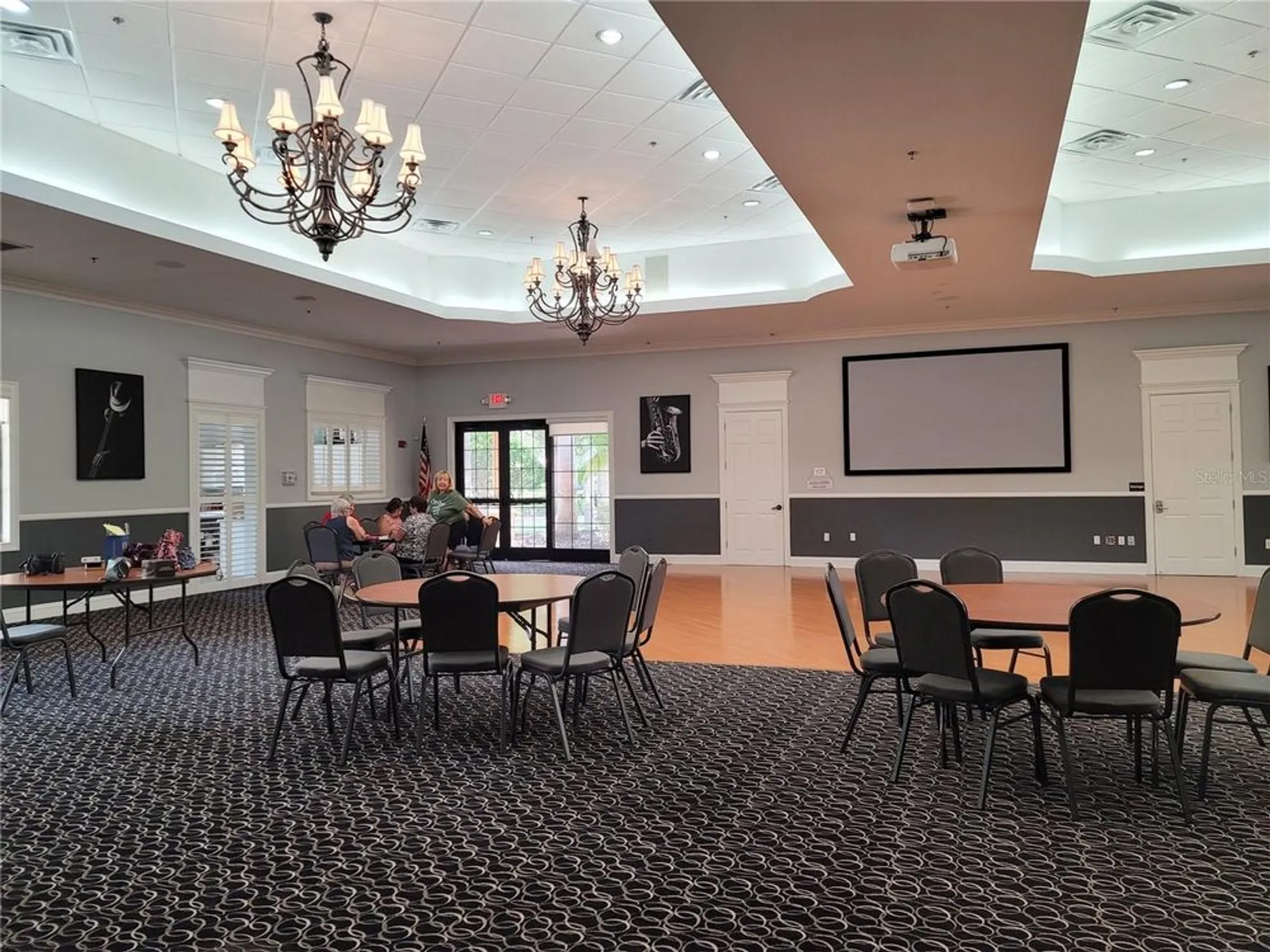 Property Slideshow image 46 of 100 | 303 bluewater falls ct, Apollo Beach, FL, 33572