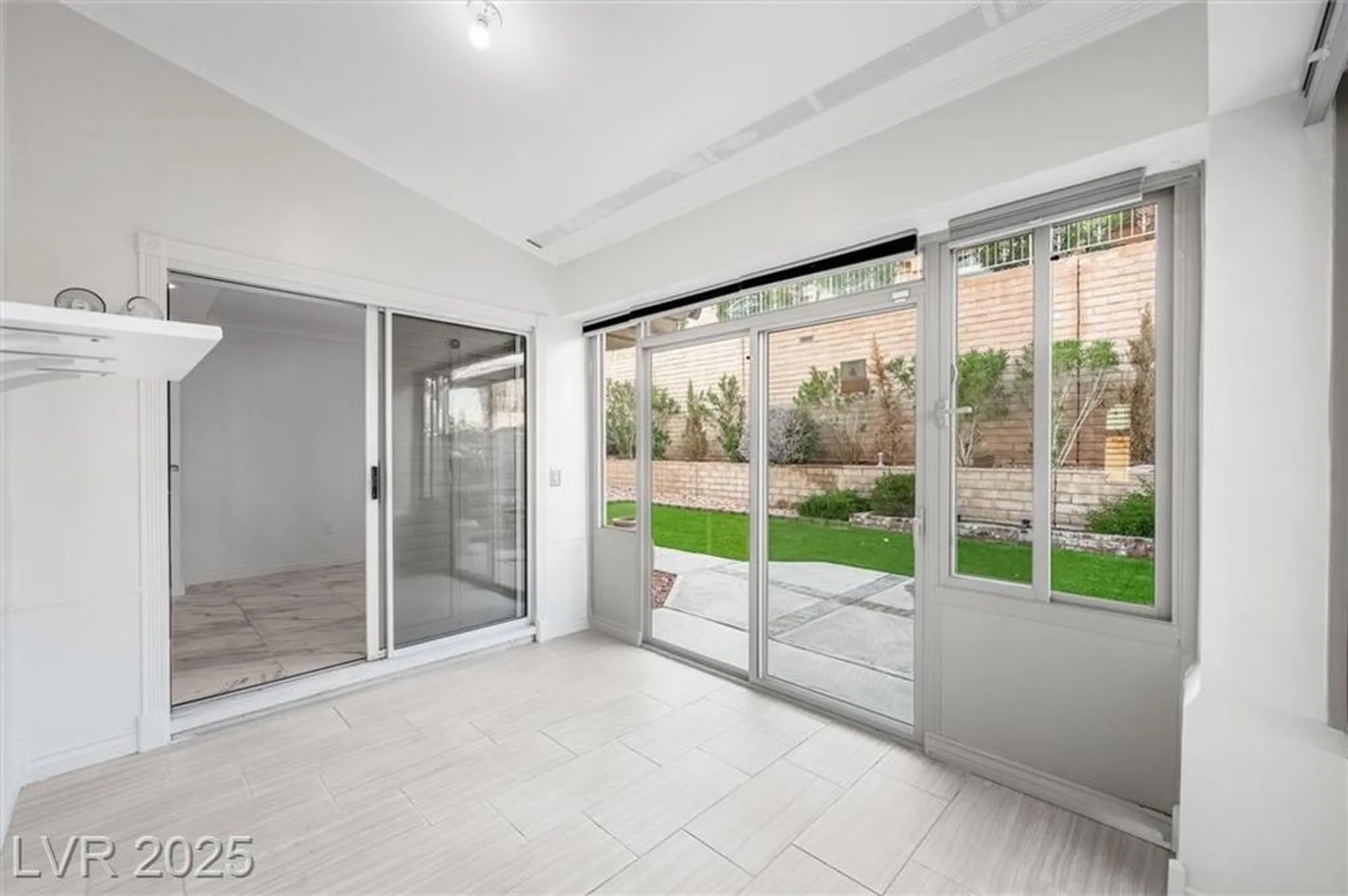 Property Slideshow image 34 of 52 | 2725 byron dr, Las Vegas, NV, 89134