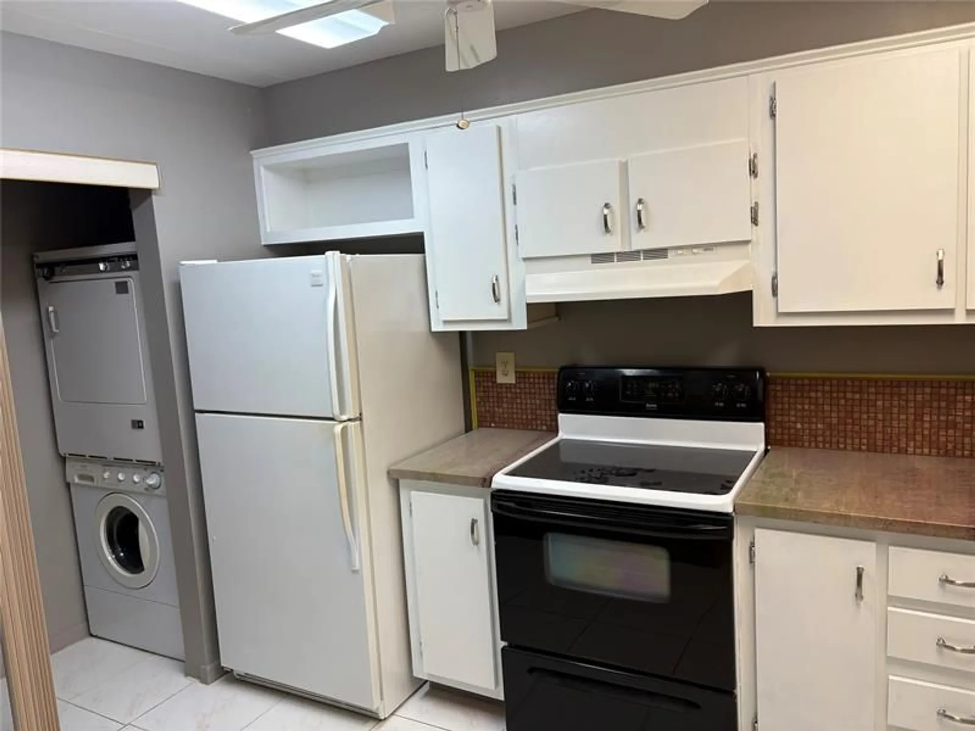 Property Slideshow image 2 of 17 | 5900 nw 44th st 607, Lauderhill, FL, 33319