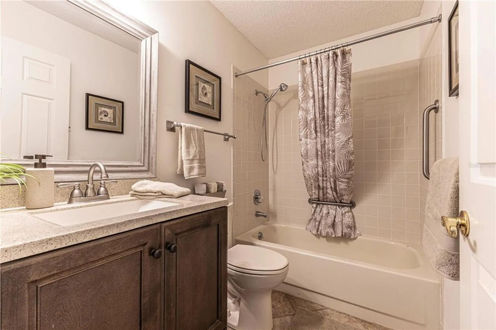 Property Slideshow image 16 of 25 | 1737 lauren ln, Lady Lake, FL, 32159