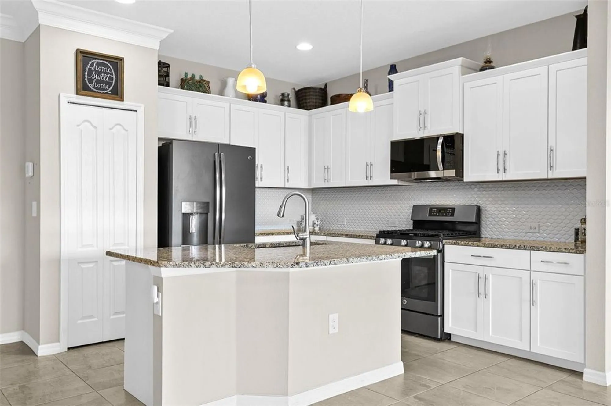 Property Slideshow image 15 of 37 | 1282 backspin dr, Englewood, FL, 34223