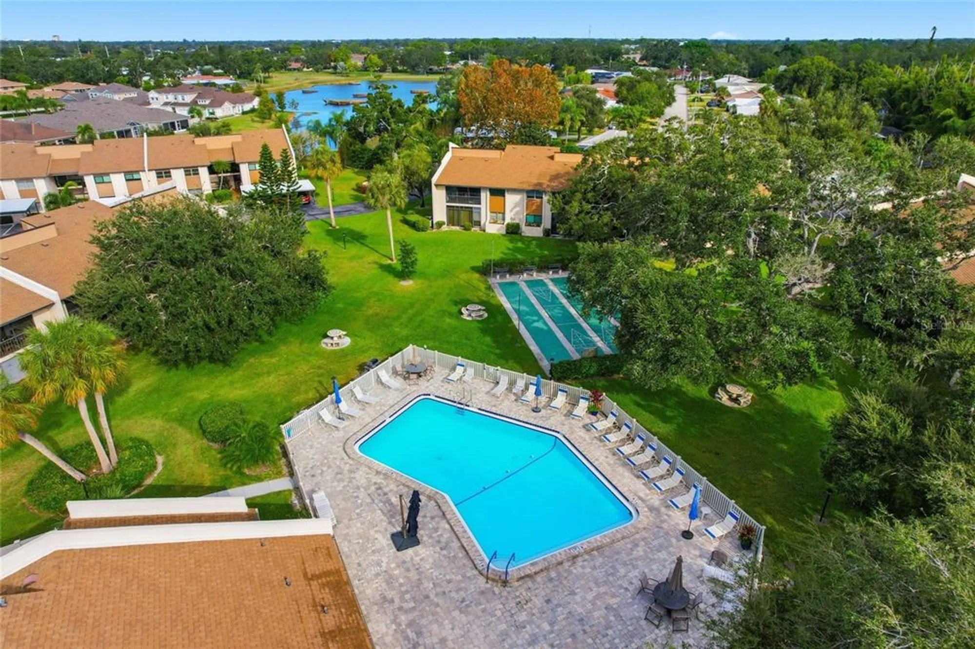 Property Slideshow image 33 of 39 | 2447 clubhouse cir 203, Sarasota, FL, 34232