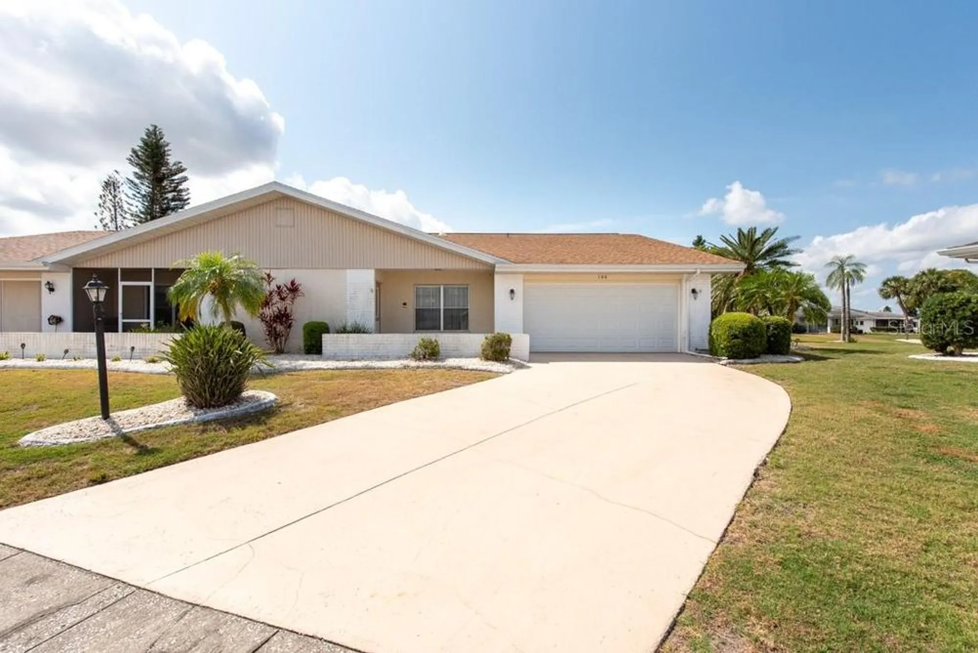 Property Slideshow image 33 of 44 | 106 silverbell ct, Sun City Center, FL, 33573