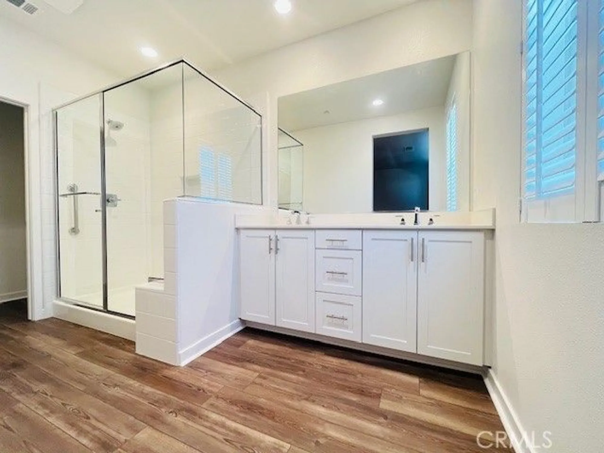 Property Slideshow image 8 of 12 | 28813 chapparal ct, Santa Clarita, CA, 91350