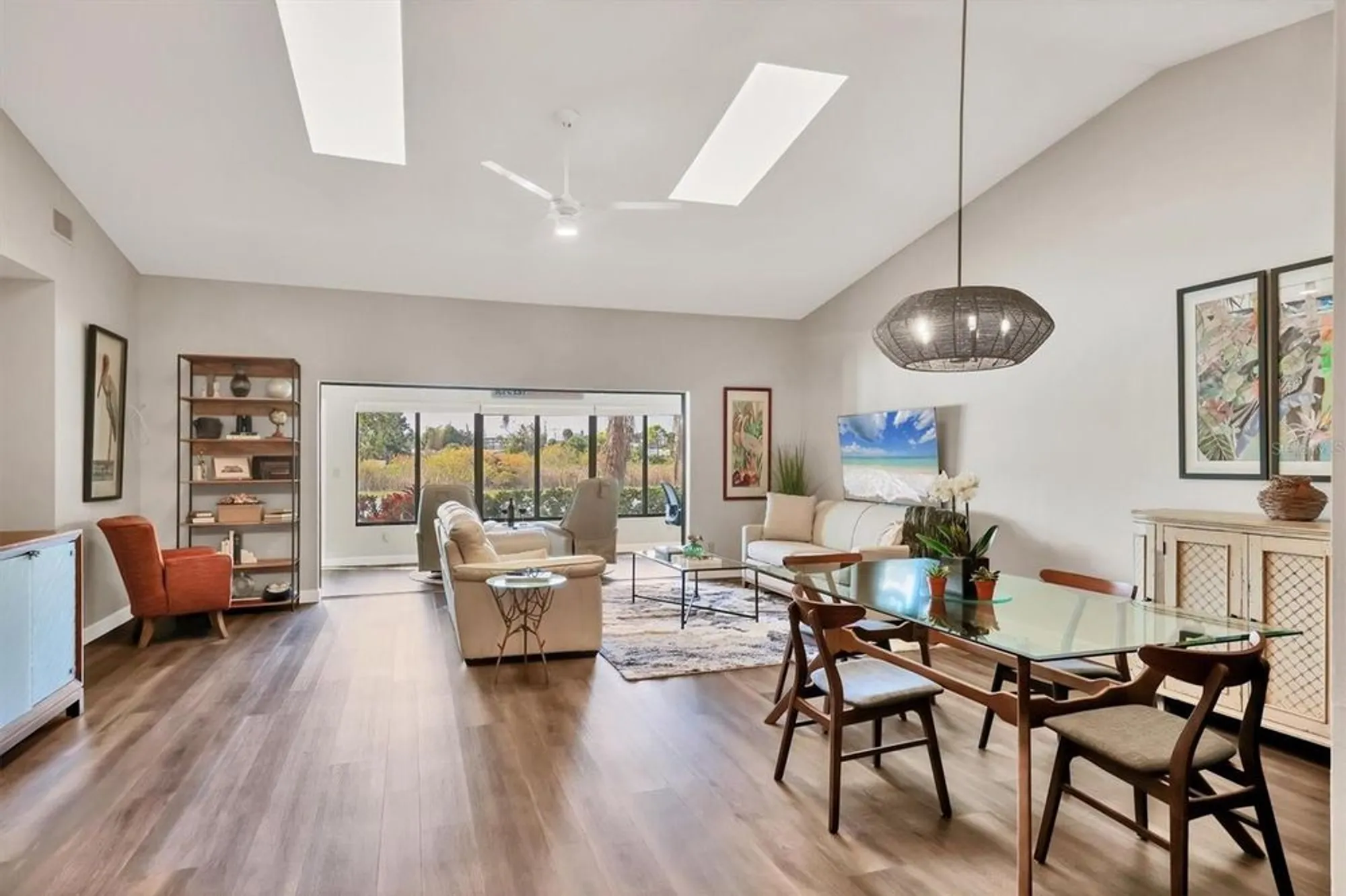 Property Slideshow image 17 of 55 | 3861 wilshire cir 115, Sarasota, FL, 34238