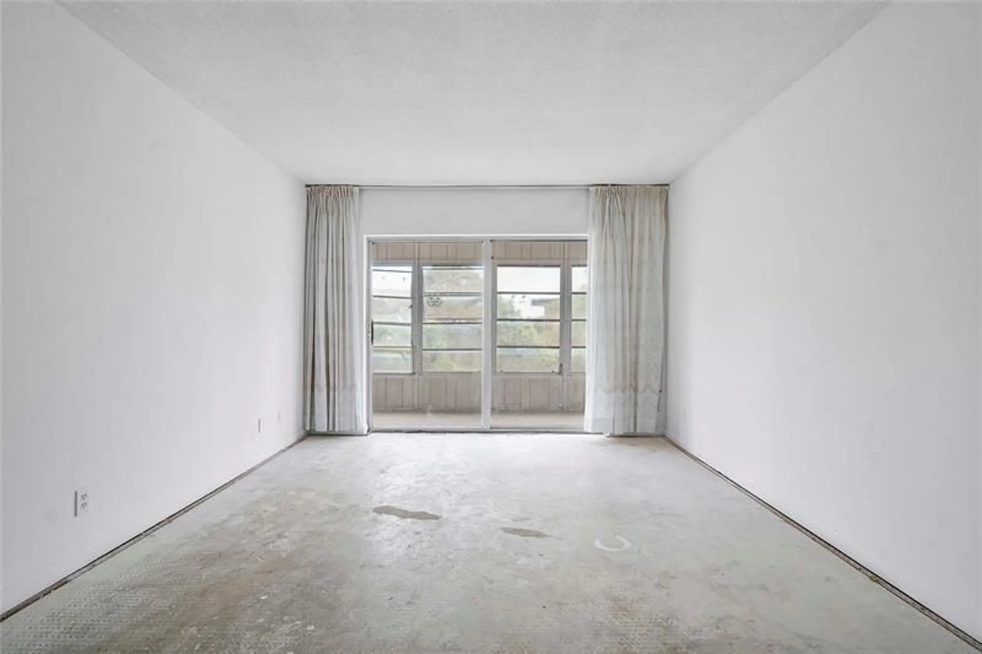 Property Slideshow image 14 of 21 | , Lauderdale Lakes, FL, 33313