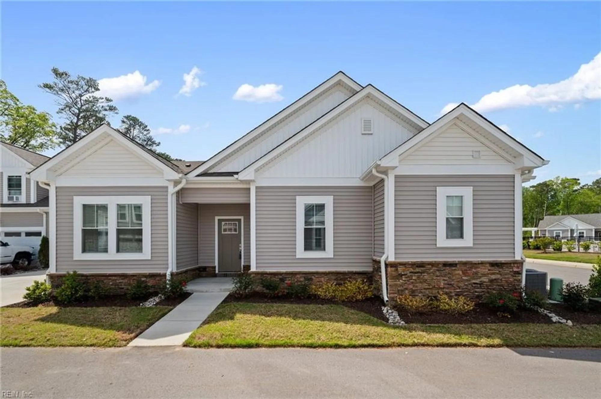 Property Slideshow image 2 of 47 | 2000 venture way b, Suffolk, VA, 23434