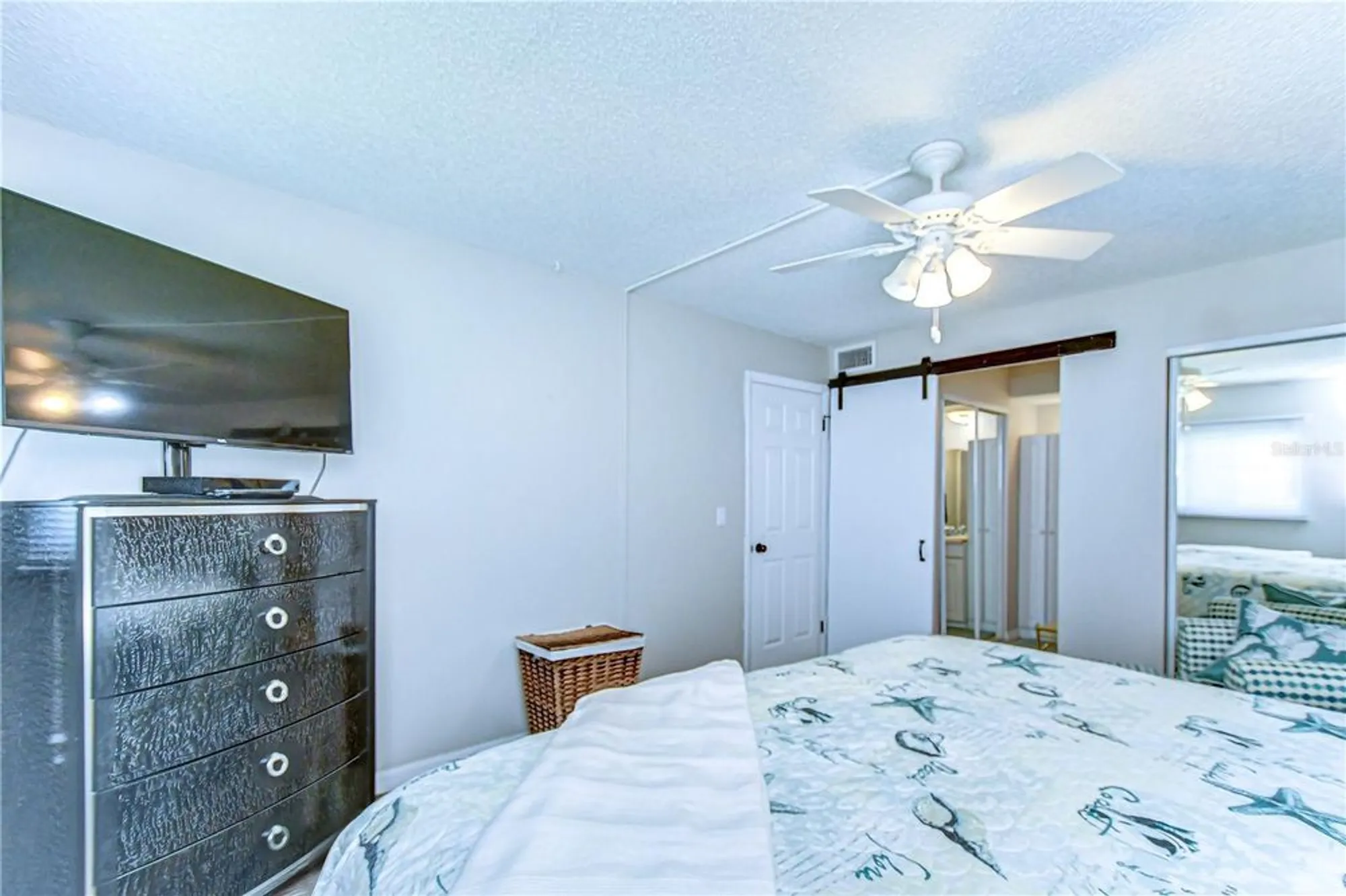 Property Slideshow image 16 of 35 | 13870 oakwood ln # 13870, Seminole, FL, 33776