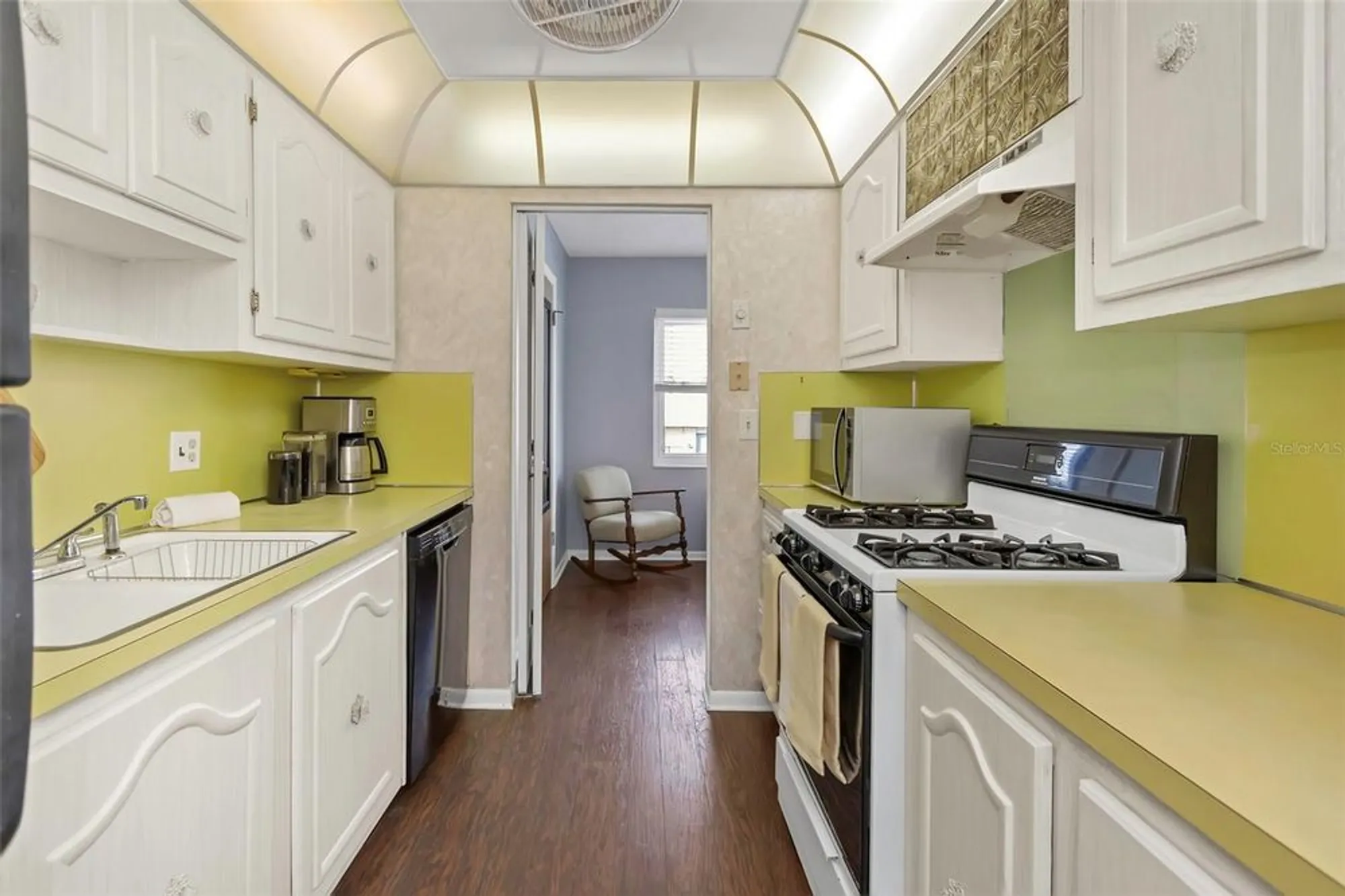 Property Slideshow image 10 of 56 | 5246 81st st n apt 24, Saint Petersburg, FL, 33709