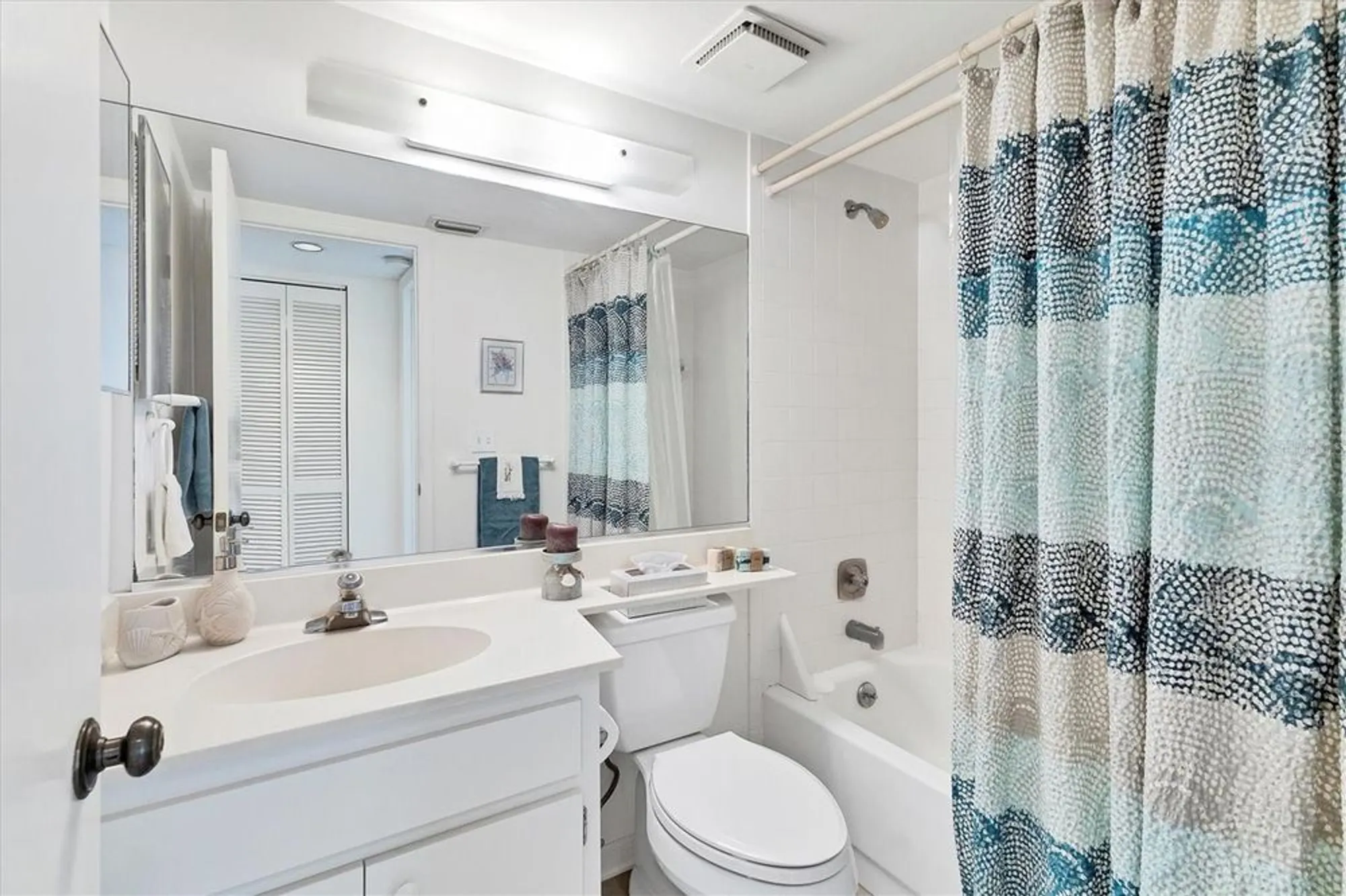 Property Slideshow image 23 of 35 | 402 cerromar cir 207, Venice, FL, 34293