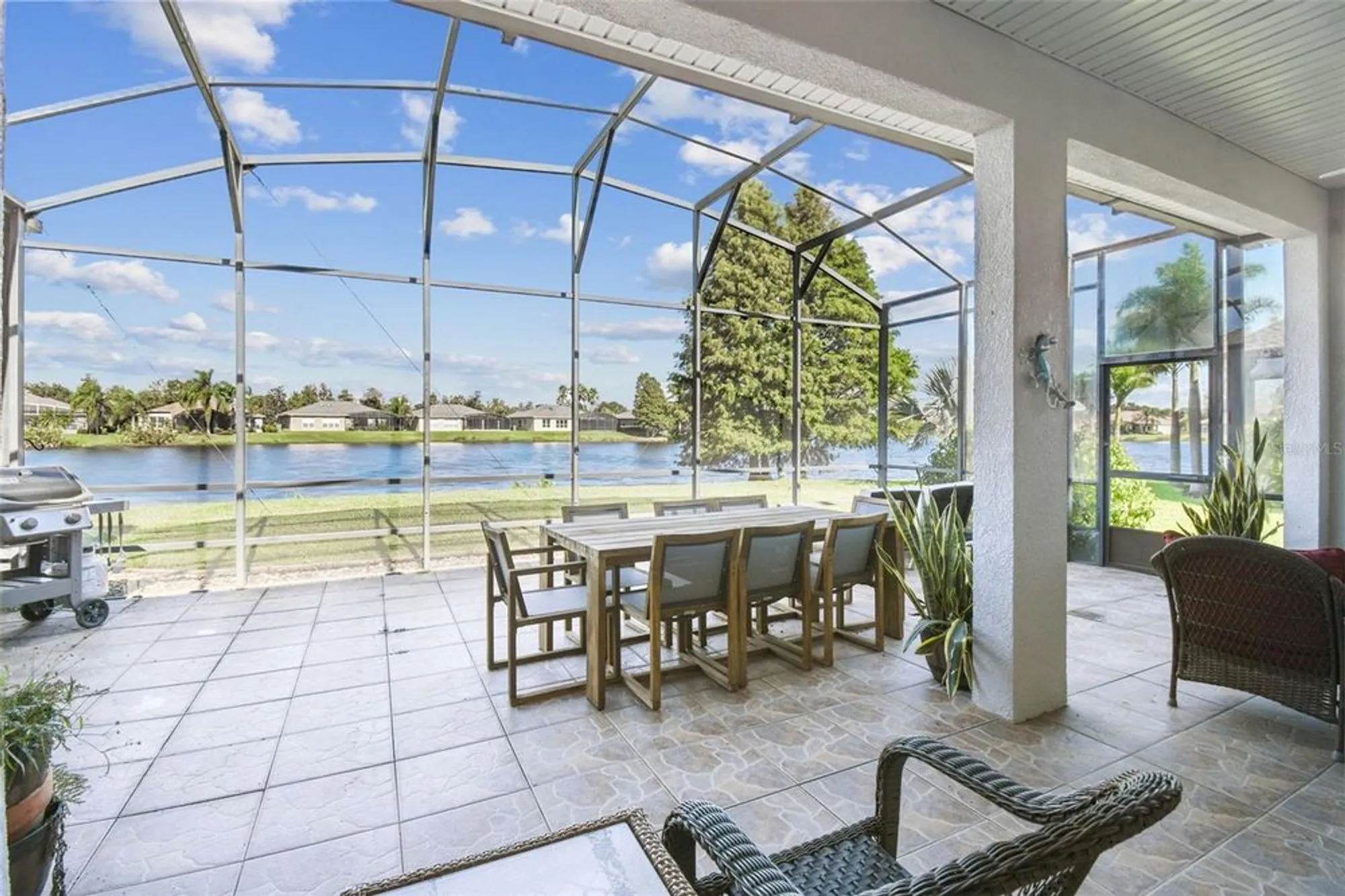Property Slideshow image 4 of 49 | 722 shorehaven dr, Kissimmee, FL, 34759