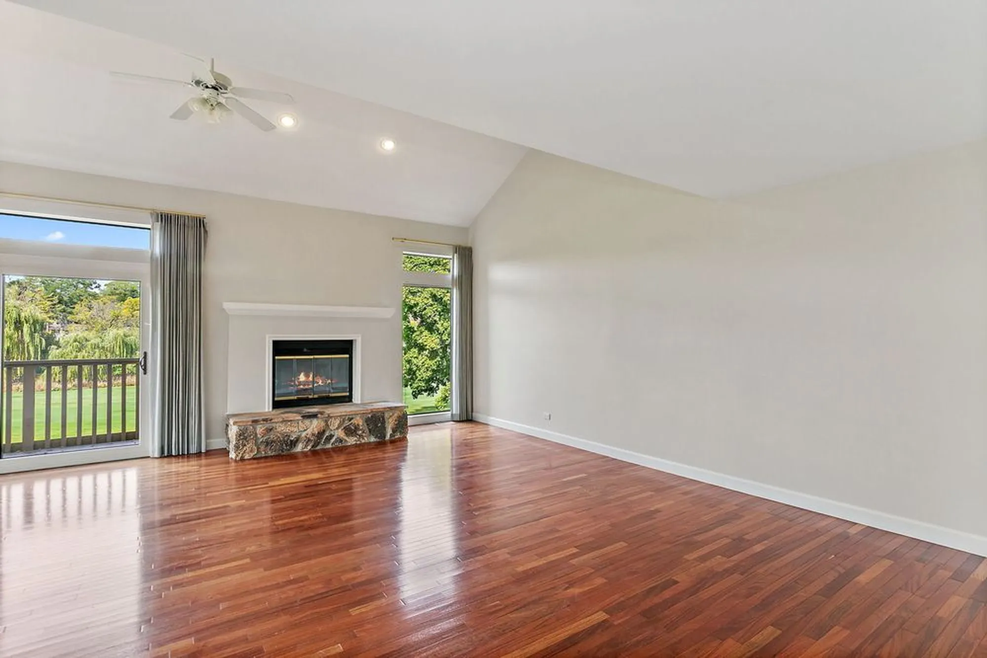 Property Slideshow image 13 of 39 | 830 oak hill rd, Lake Barrington, IL, 60010