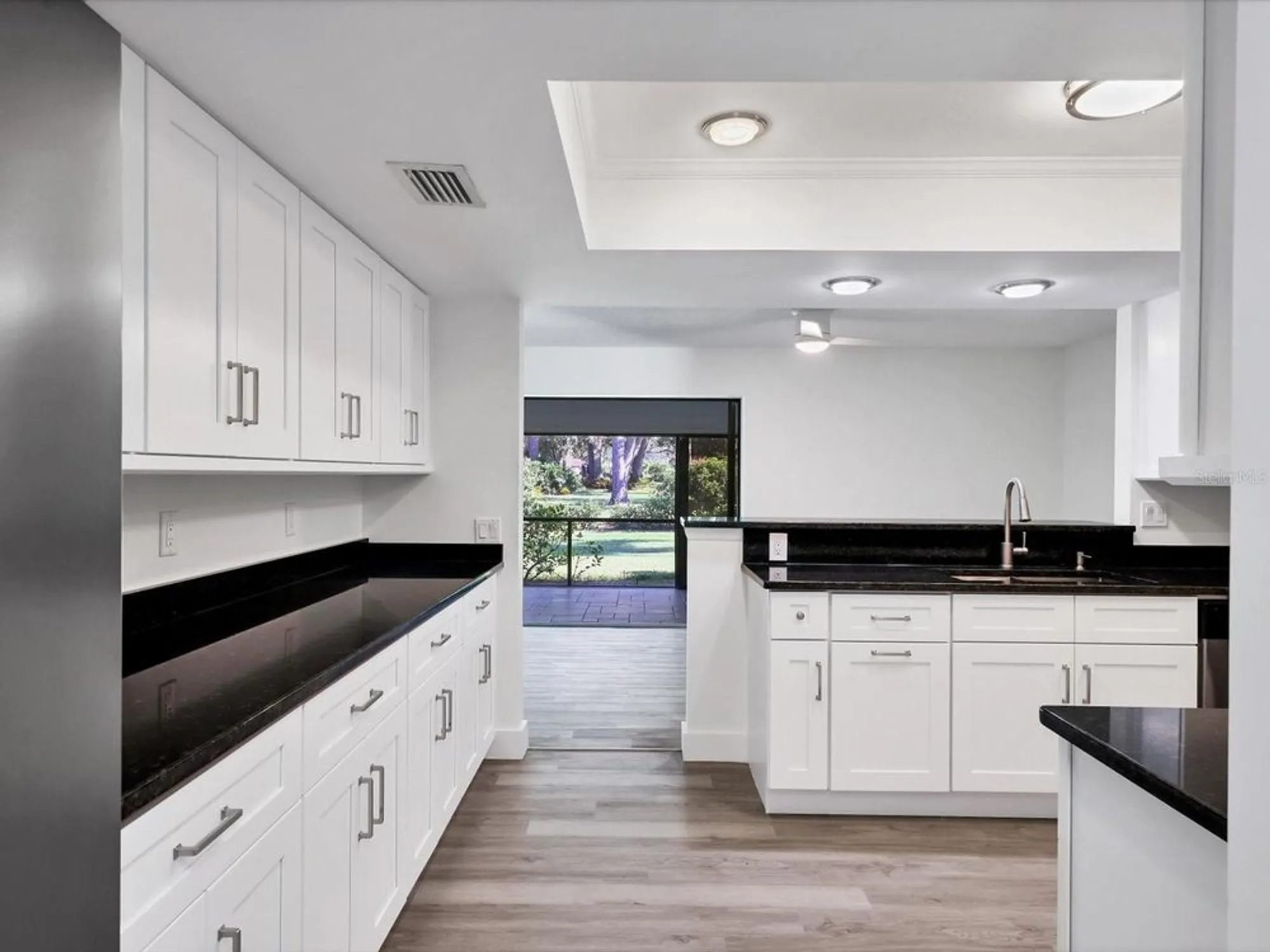 Property Slideshow image 15 of 51 | 7157 fairway bend cir, Sarasota, FL, 34243