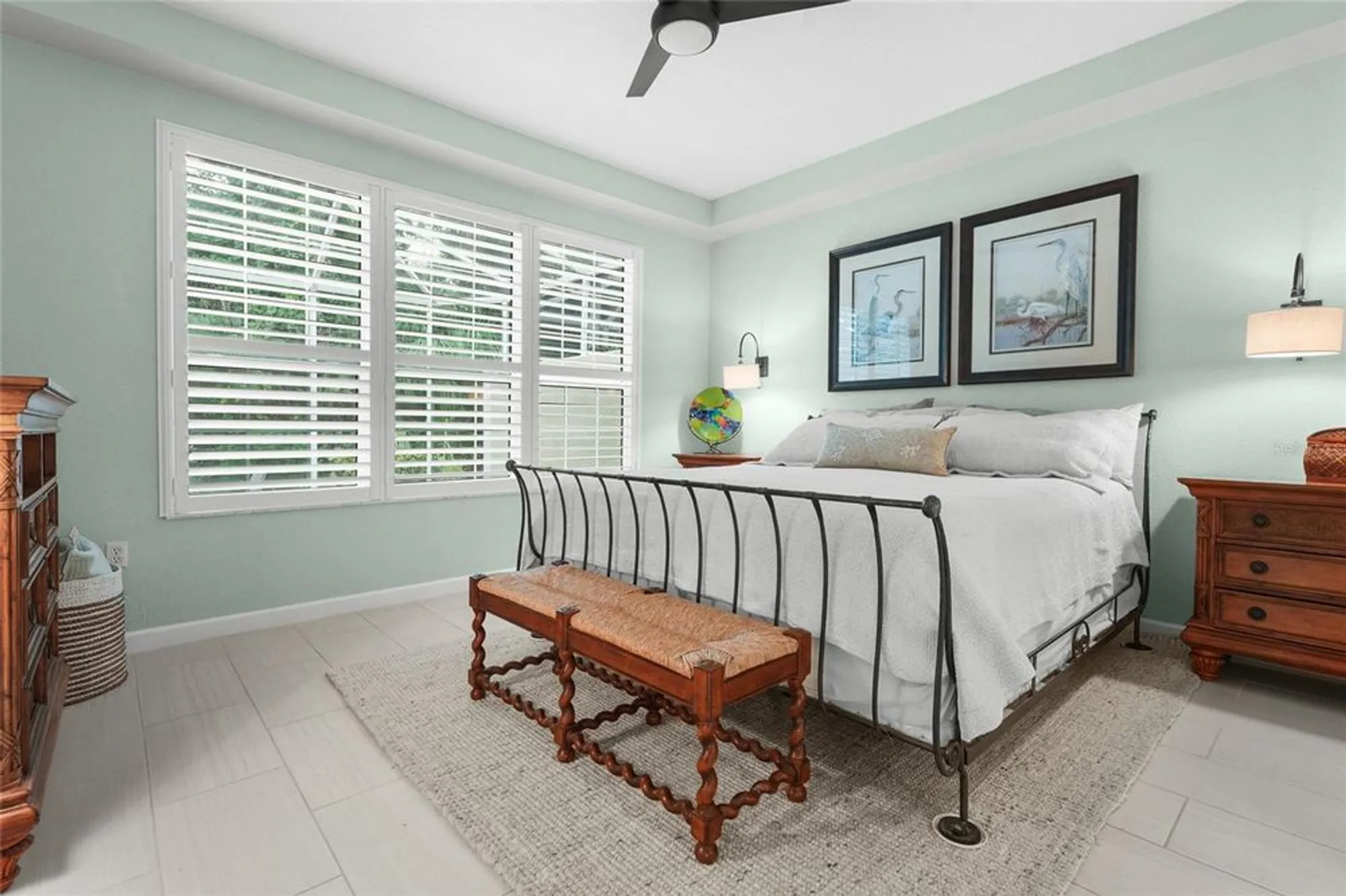 Property Slideshow image 6 of 54 | 4840 lakescene pl, Sarasota, FL, 34243