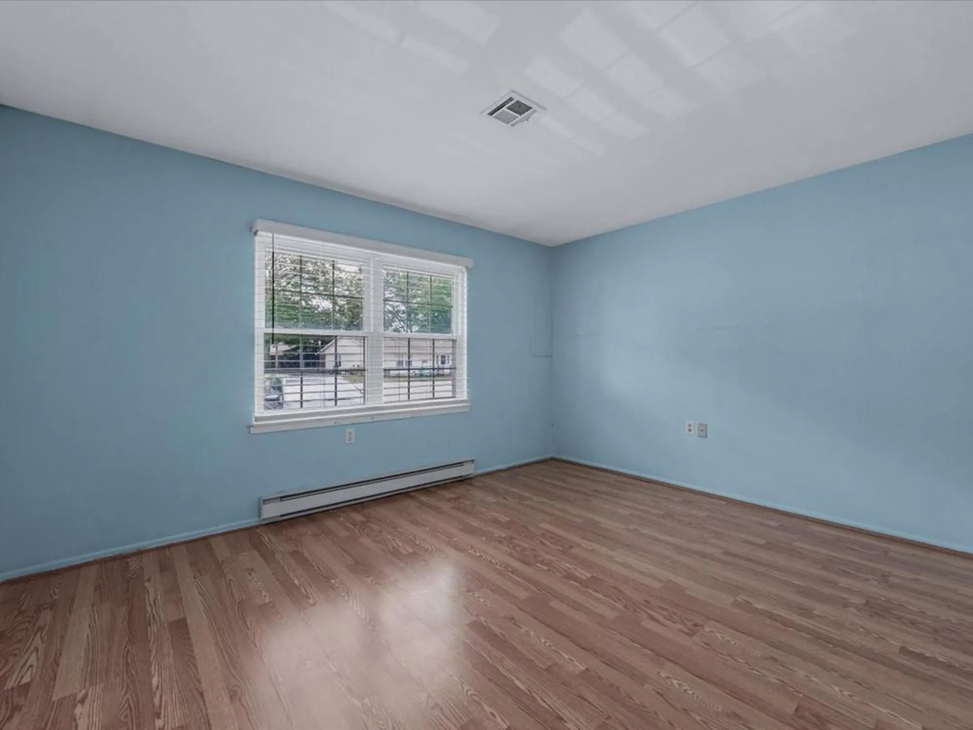 Property Slideshow image 11 of 25 | 195 e newcastle ct, Brookhaven, NY, 11961