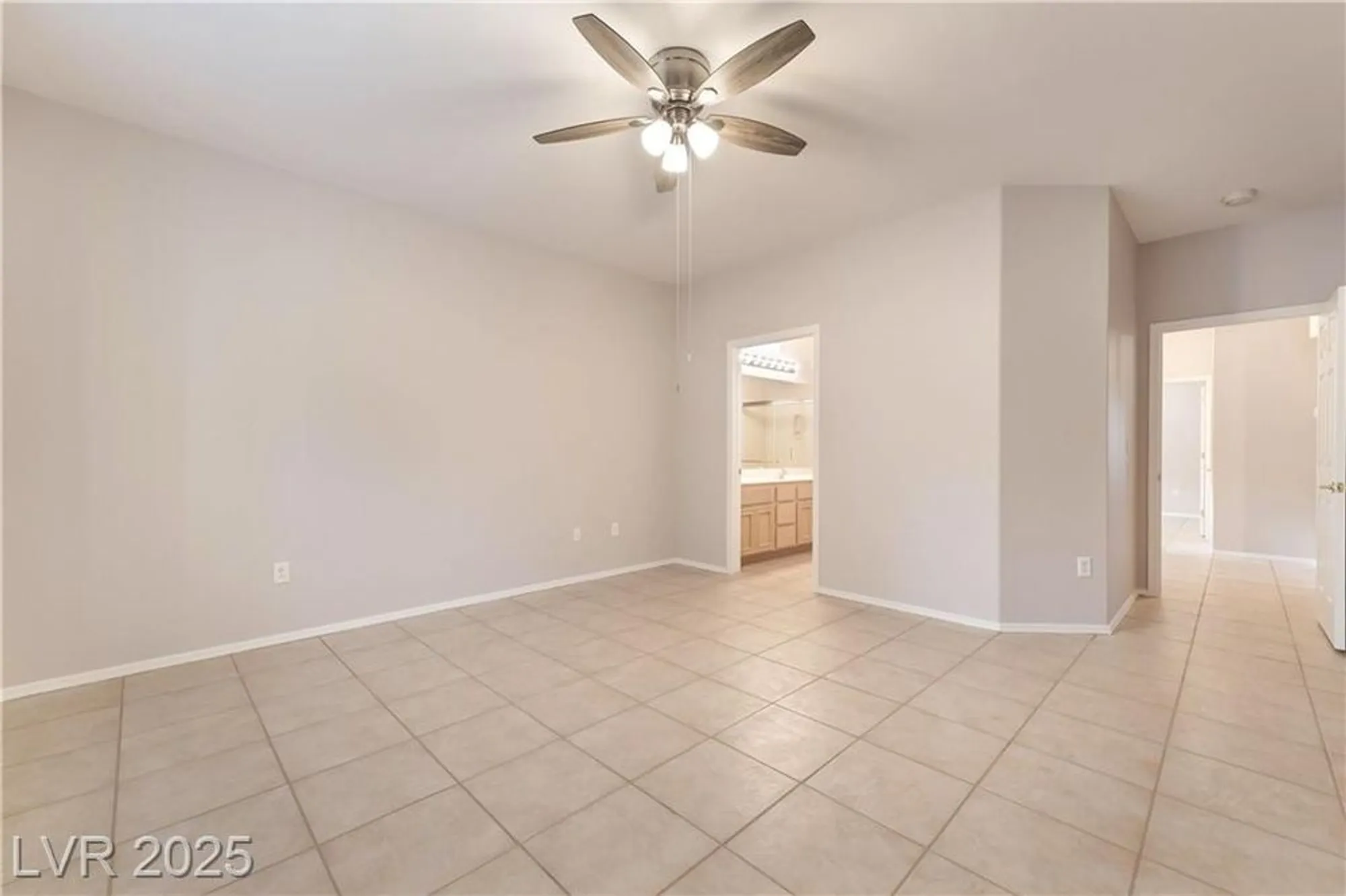 Property Slideshow image 8 of 52 | 2810 meadow park ave, Henderson, NV, 89052