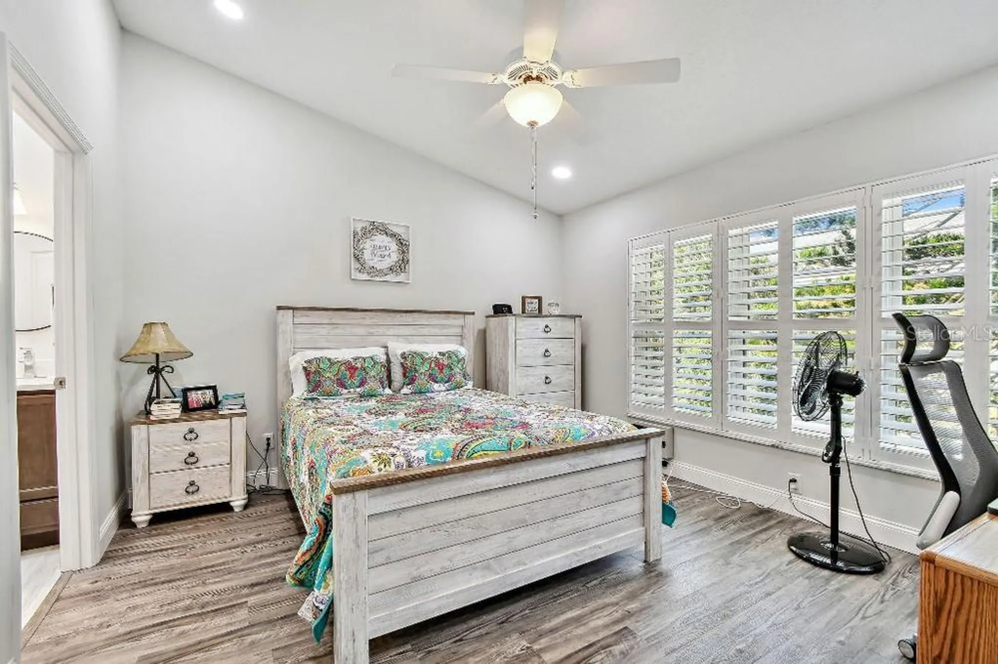 Property Slideshow image 16 of 23 | 2291 americus blvd 41, Clearwater, FL, 33763