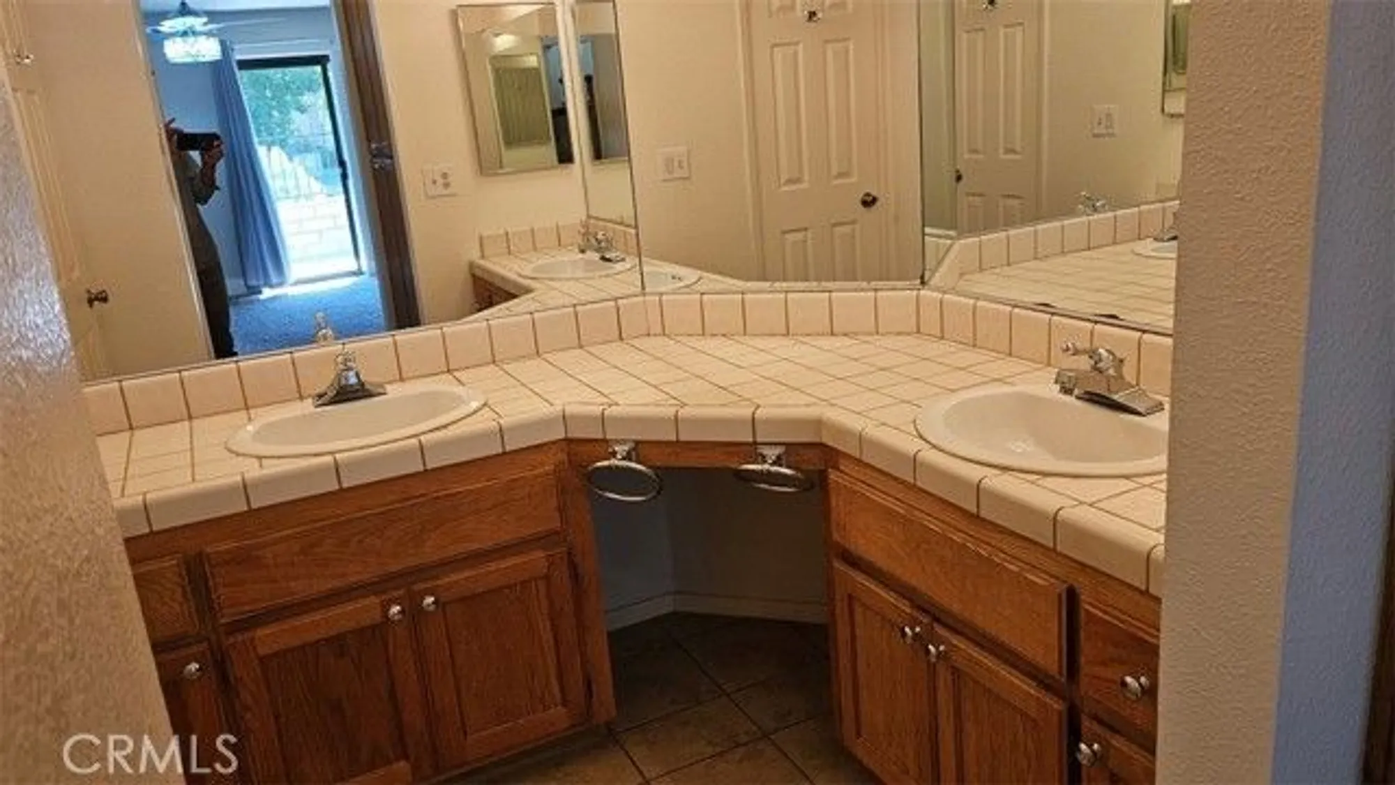 Property Slideshow image 11 of 23 | 11620 locust ln, Apple Valley, CA, 92308