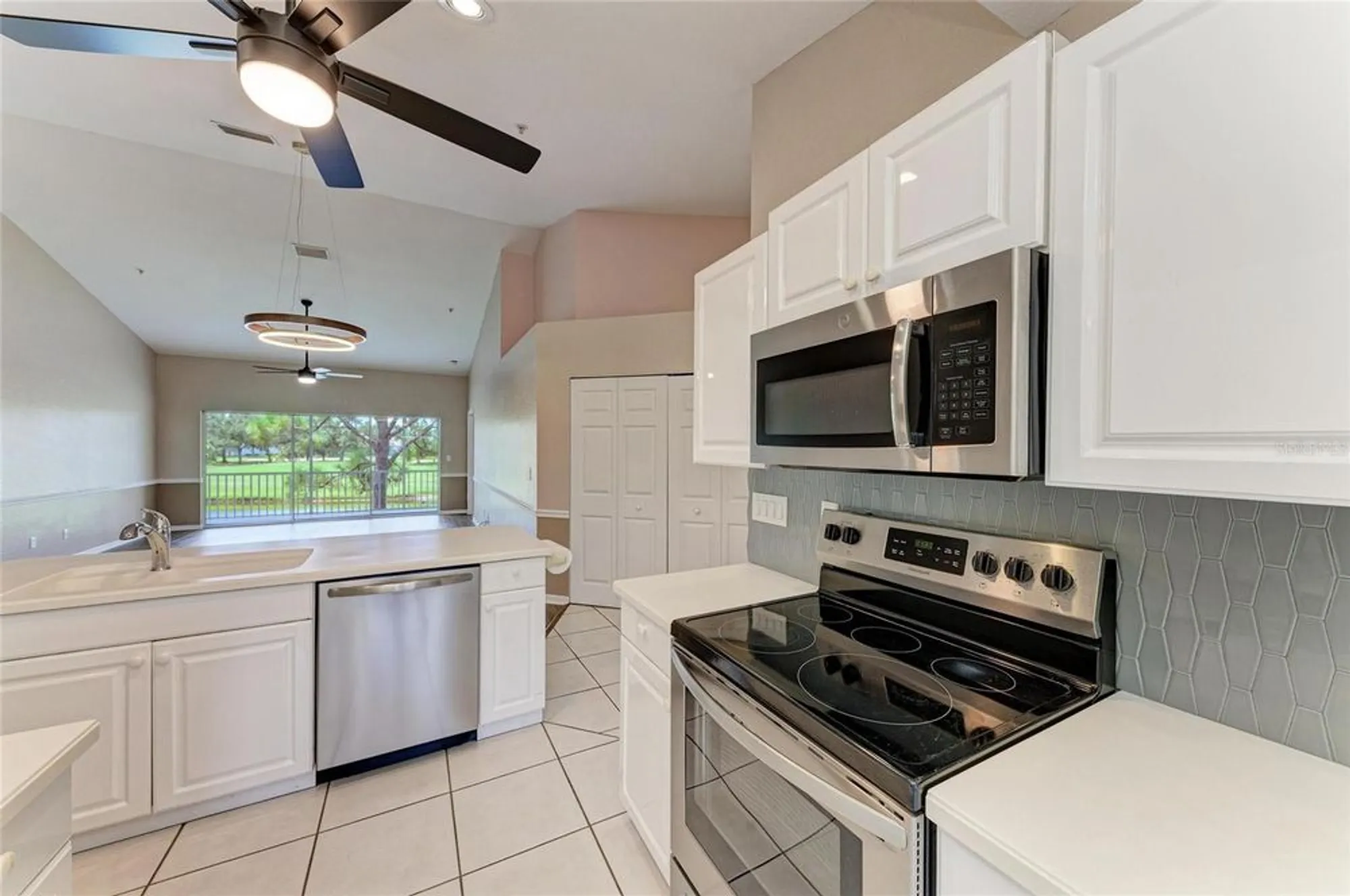 Property Slideshow image 21 of 51 | 6618 pineview ter # 6618, Bradenton, FL, 34203