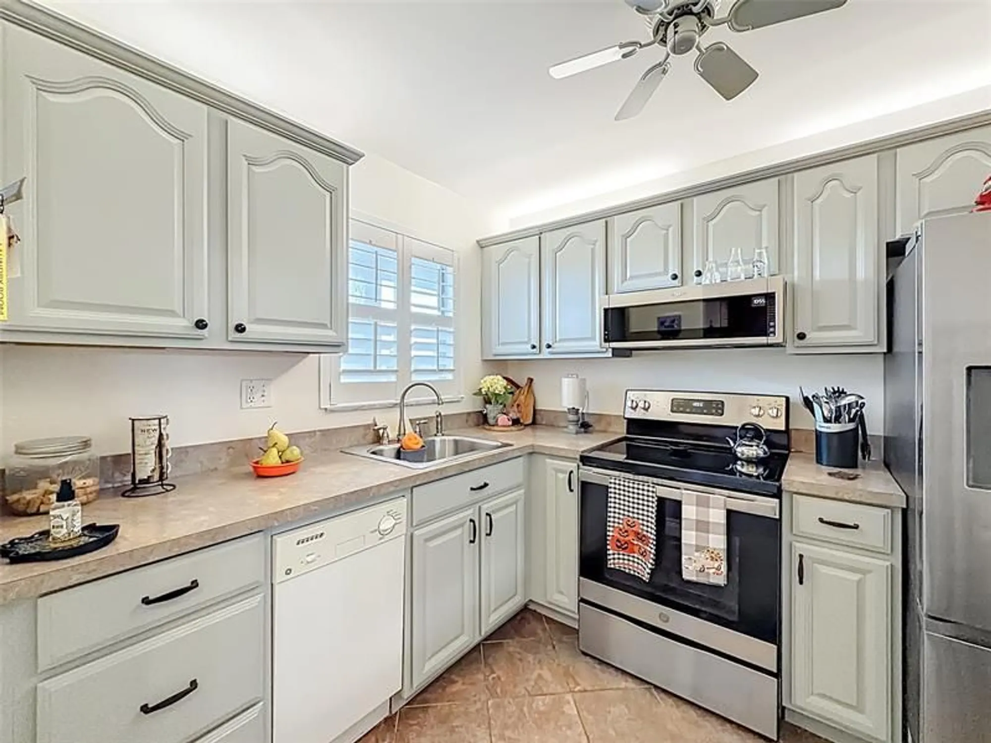 Property Slideshow image 12 of 52 | 6570 royal palm blvd apt 312, Margate, FL, 33063