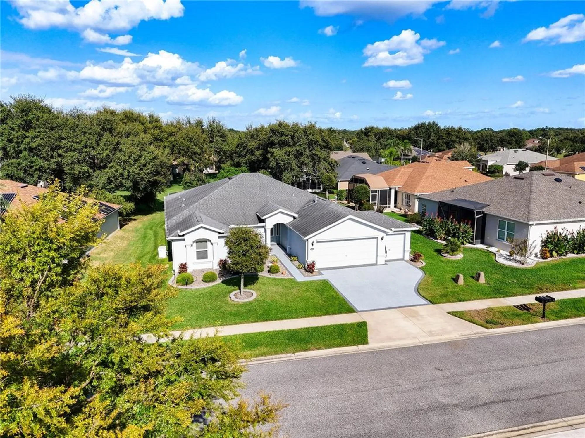 Property Slideshow image 2 of 69 | 26812 augusta springs cir, Leesburg, FL, 34748