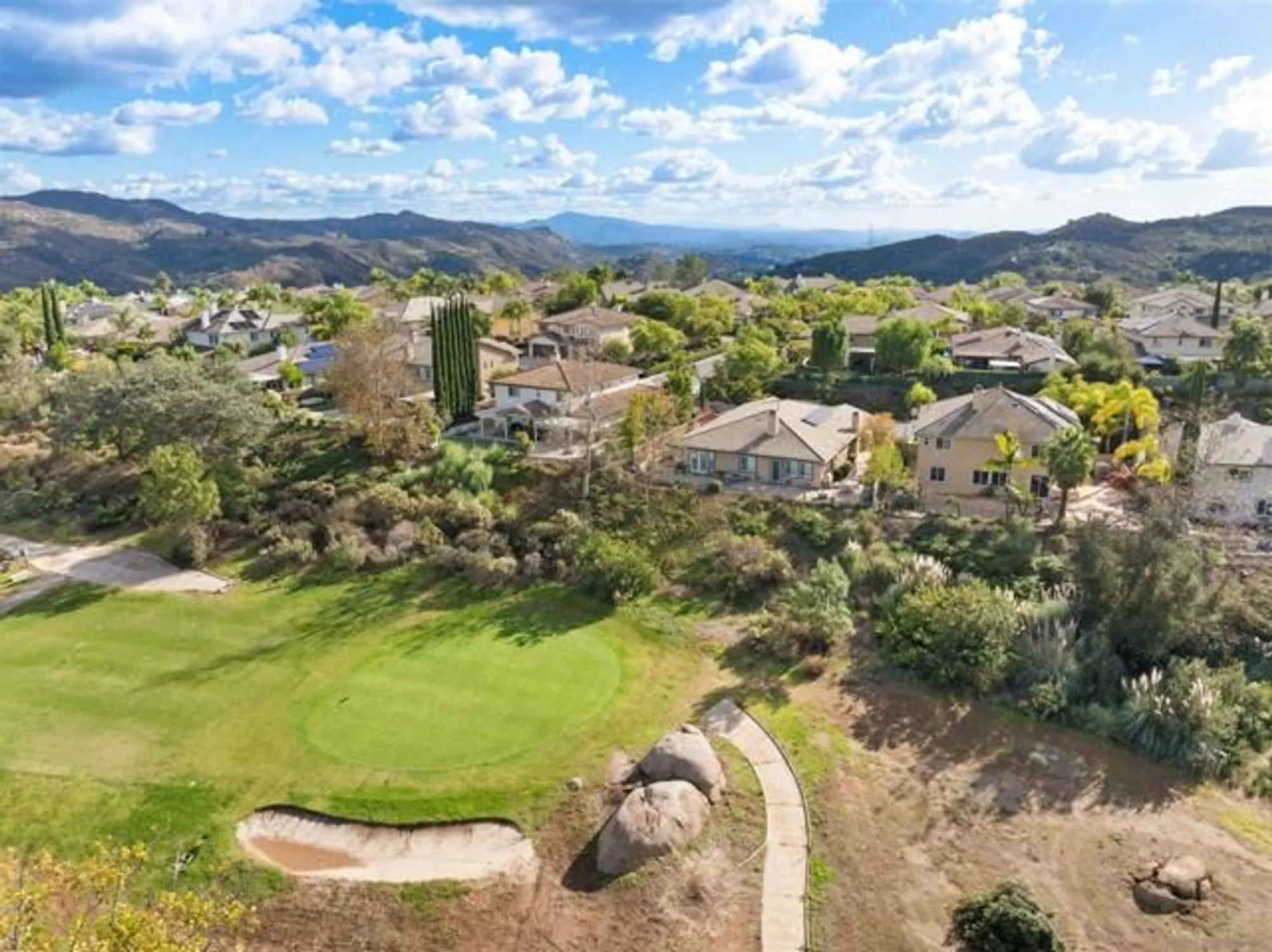 Property Slideshow image 23 of 34 | 10562 aspen gln, Escondido, CA, 92026