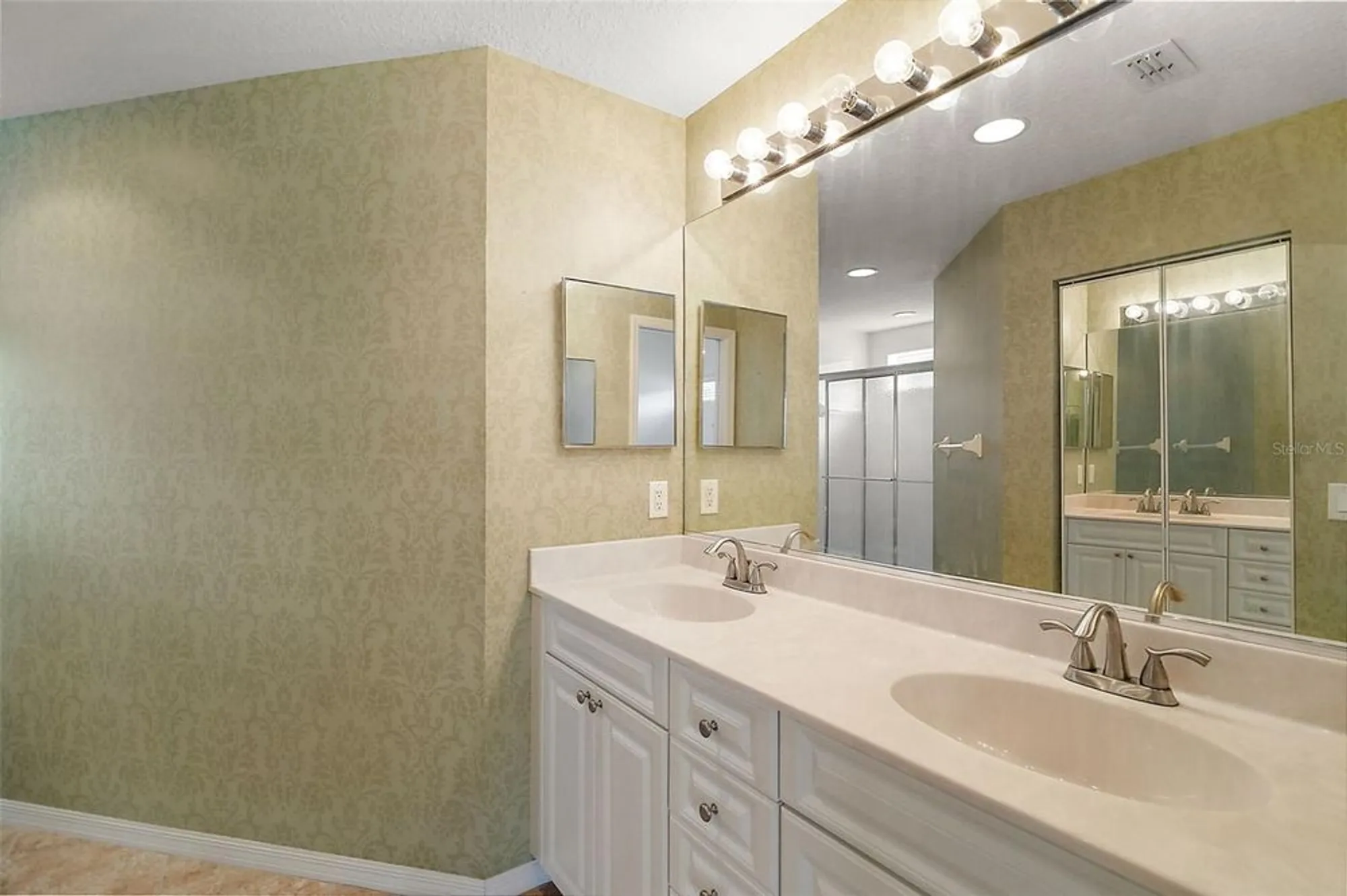 Property Slideshow image 21 of 33 | 5368 compass pt # 202, Oxford, FL, 34484