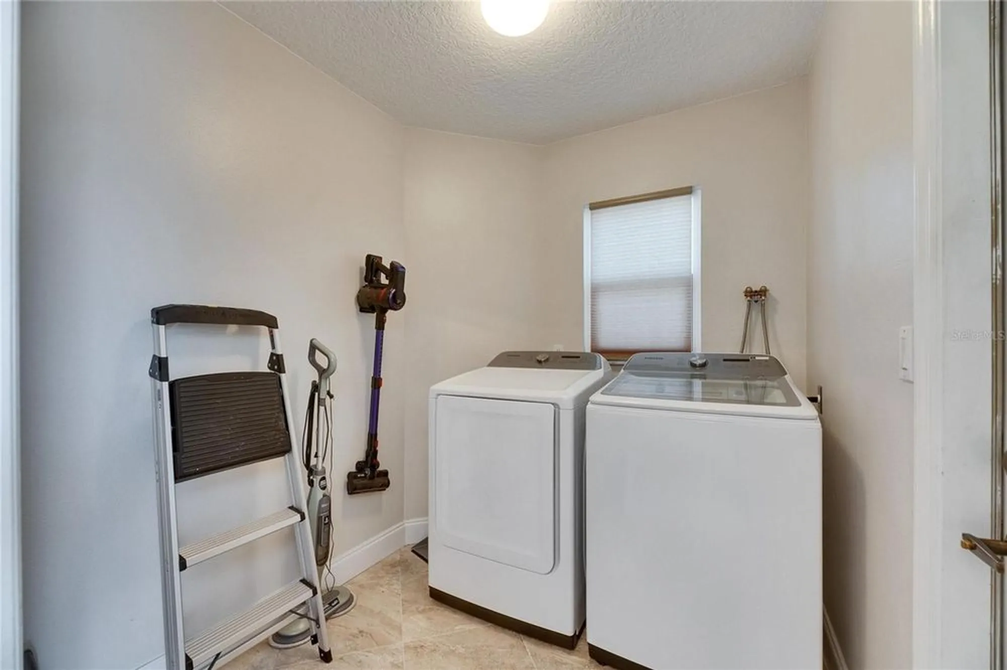 Property Slideshow image 46 of 81 | 334 northway dr, Sun City Center, FL, 33573