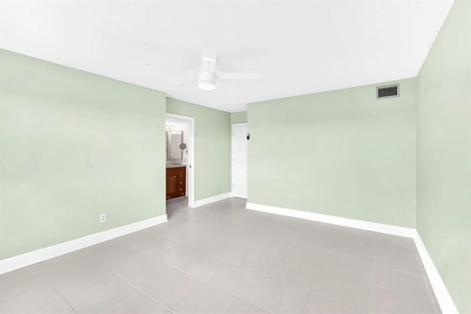 Property Slideshow image 15 of 26 | 4930 e sabal palm blvd 414, Tamarac, FL, 33319
